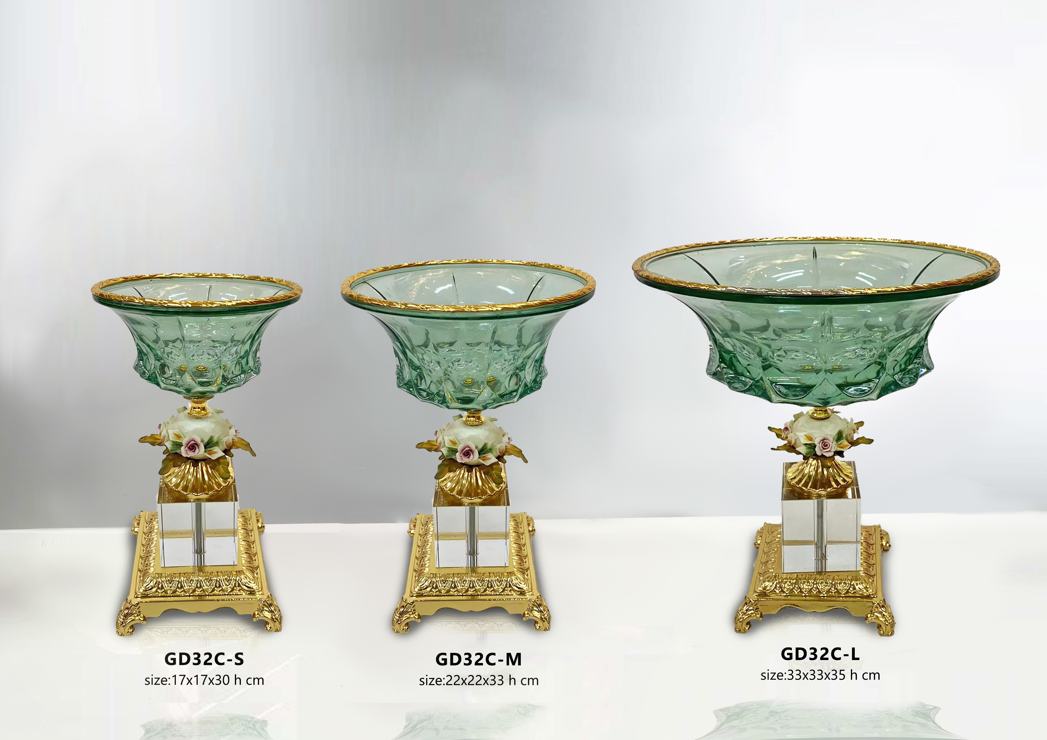 Dinner table glassware