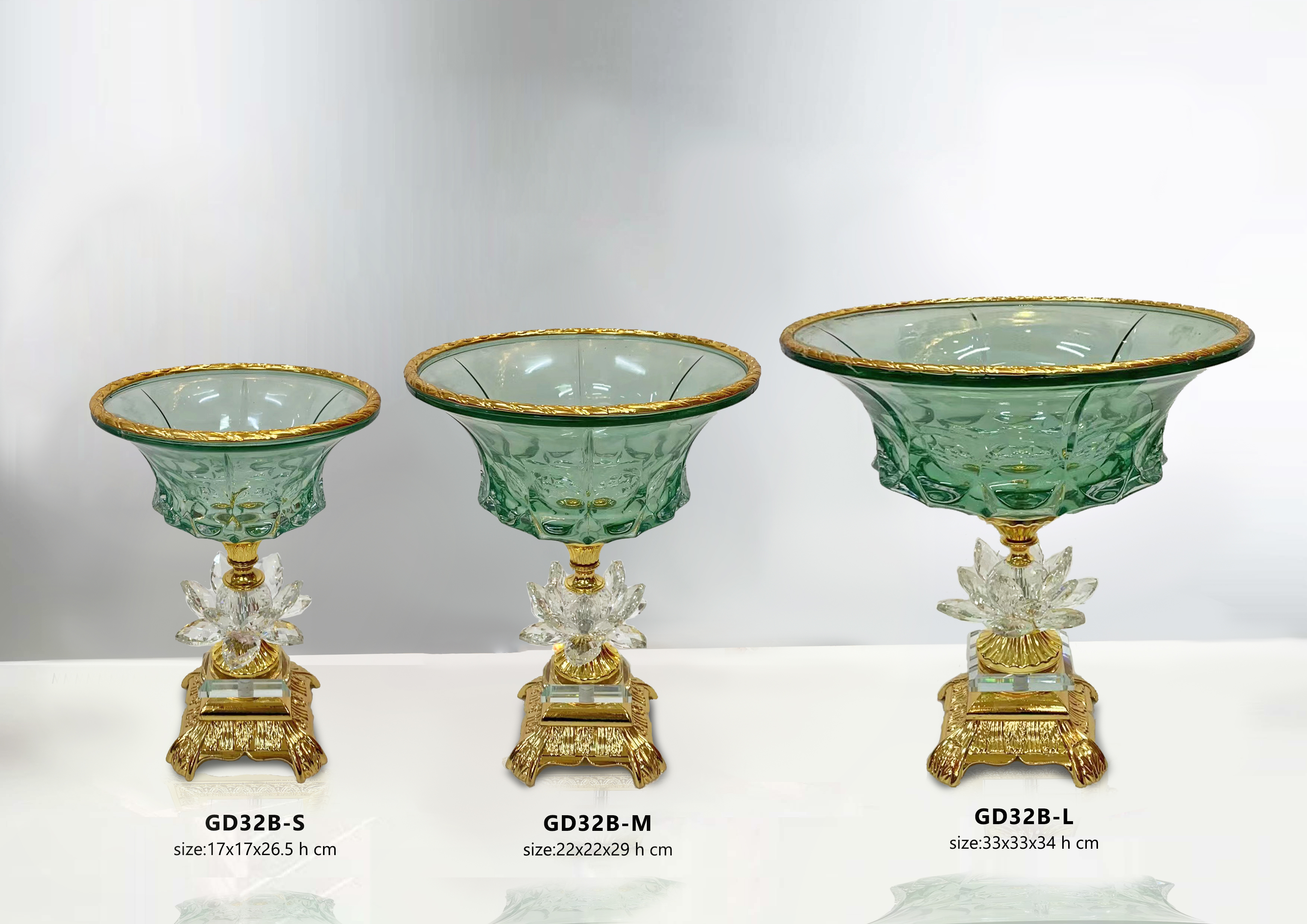 Dinner table glassware