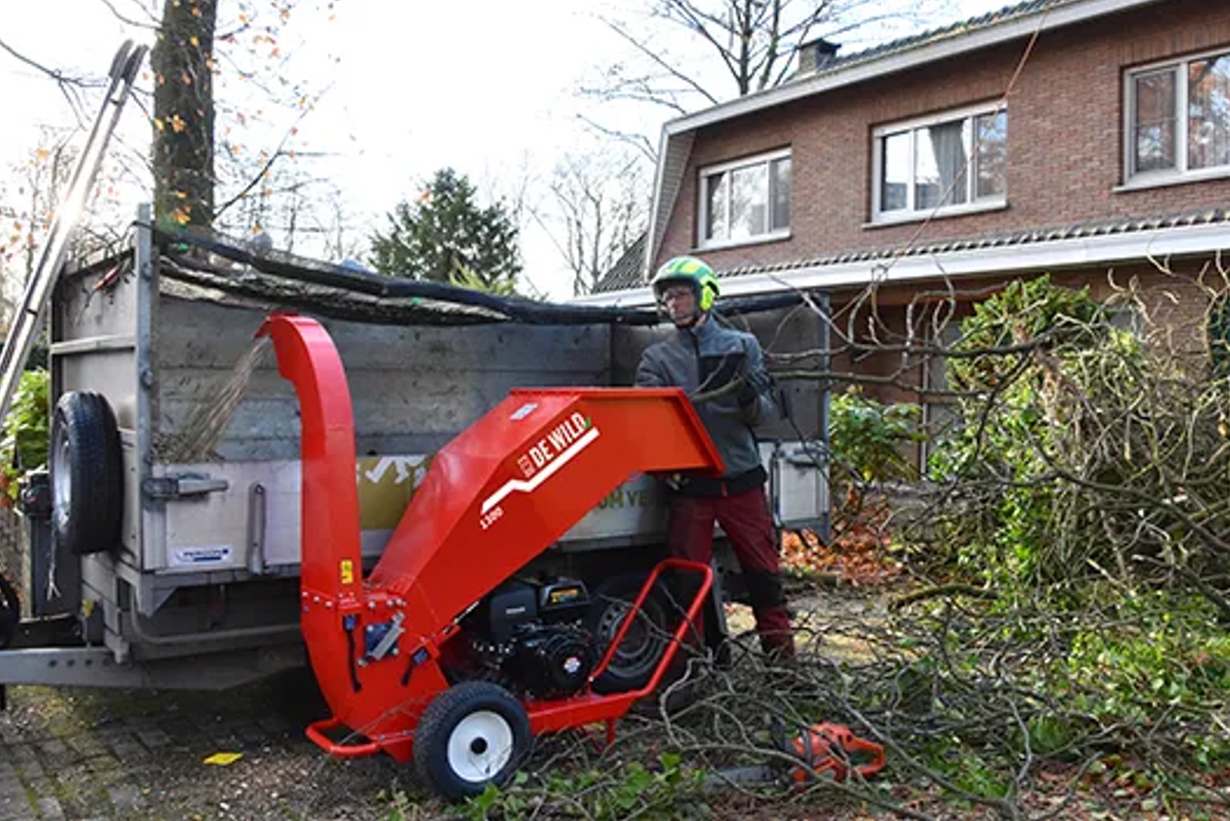 DE WILD Gasoline-powered wood chipper Garden