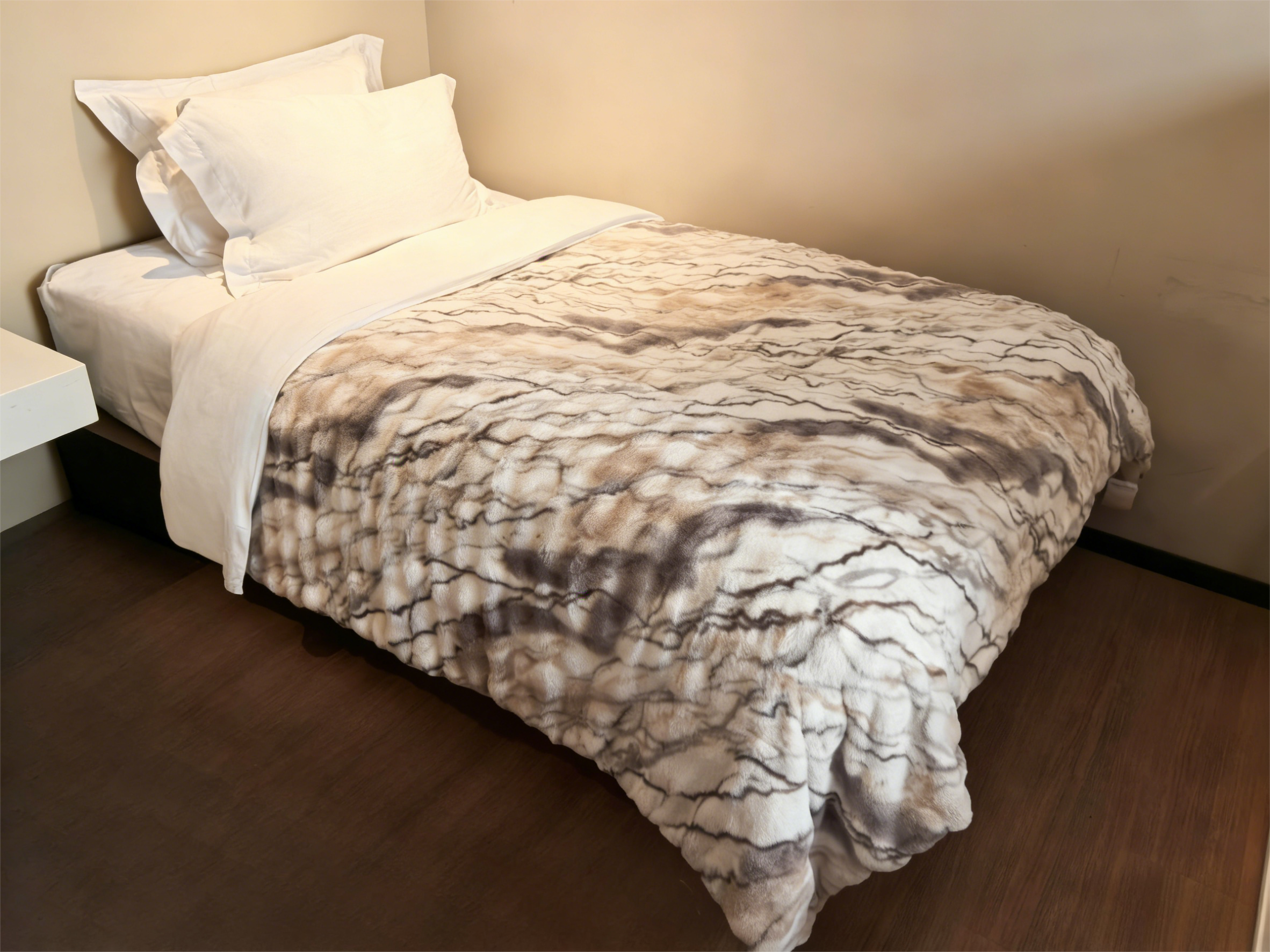 Printed Faux rabbit fur comforter