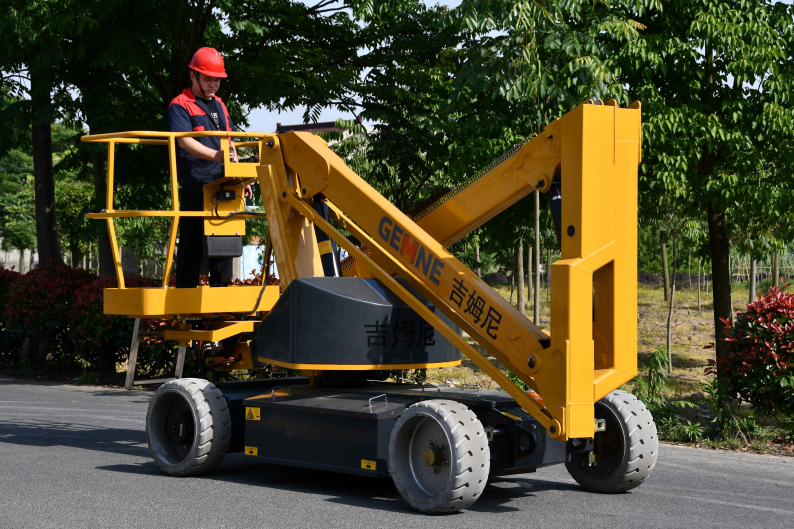GEMNE Self-walking electric crank-type aerial work platform