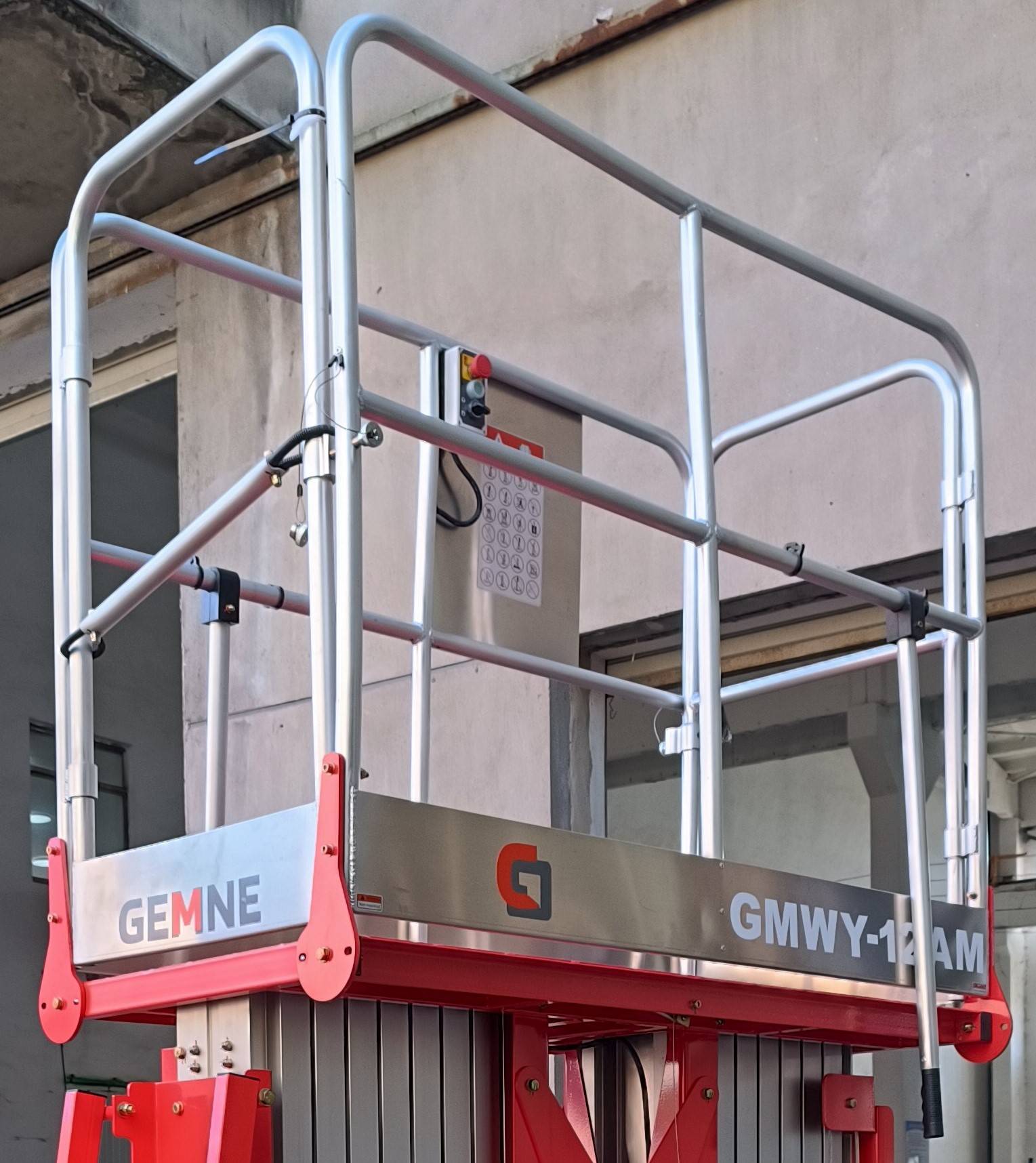 GEMNE Push-Around Double-Mast Vertical Lift