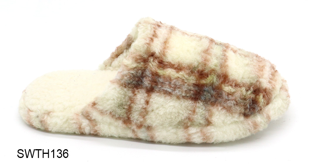 Slippers，indoor Slippers ,plush Slippers,flat