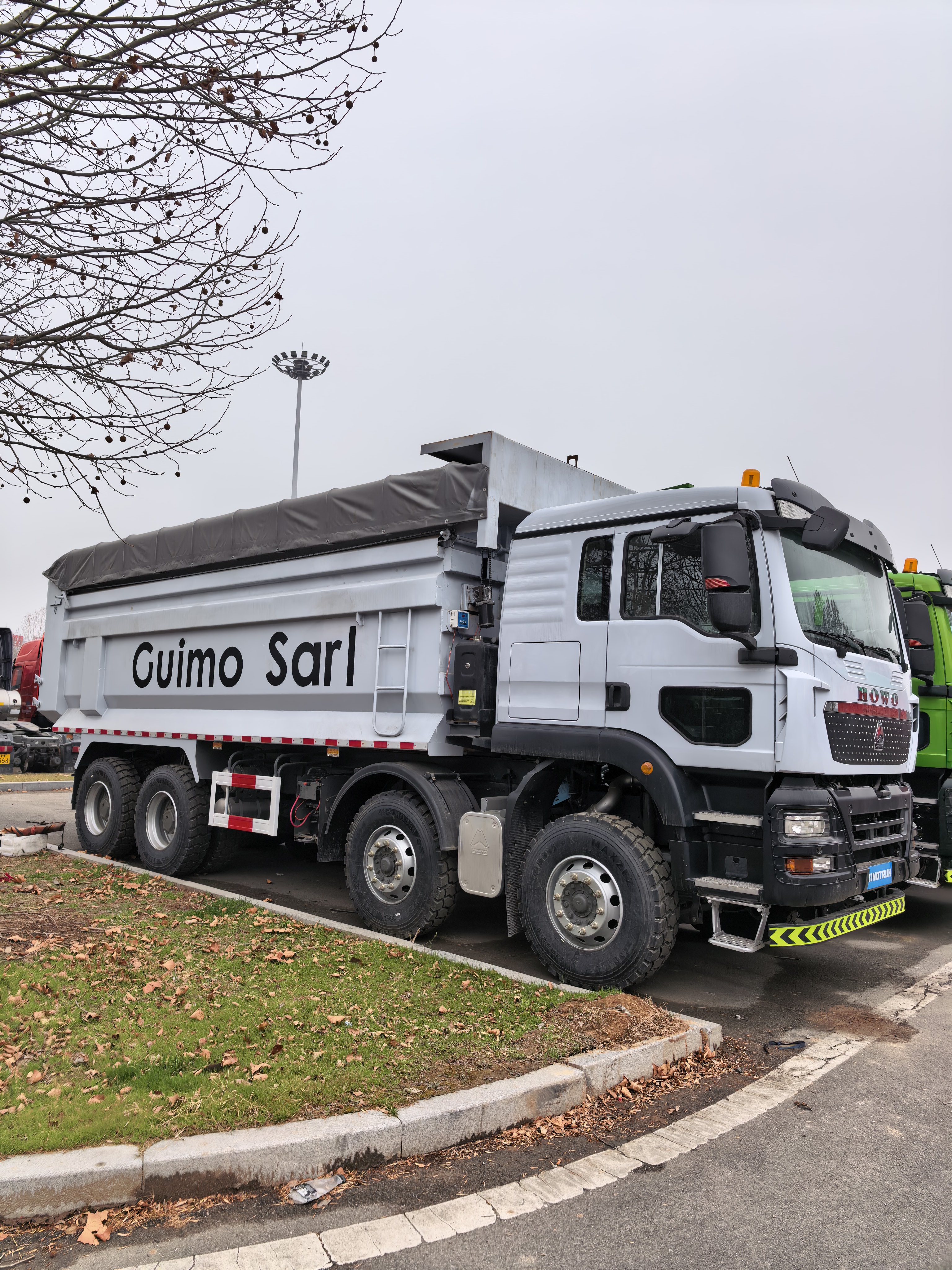 Sinotruk Howo 8X4 dump truck