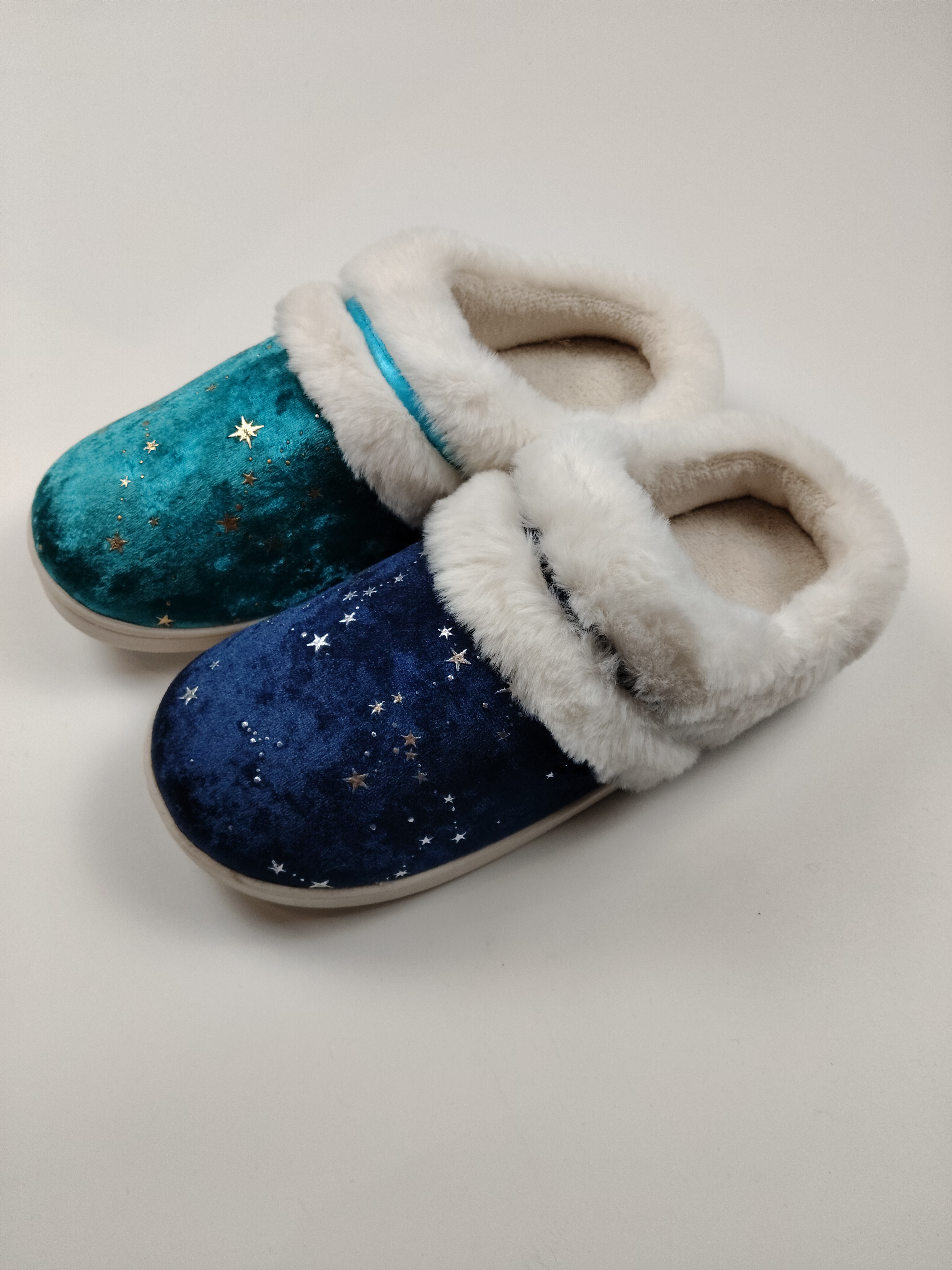 Indoor shoes