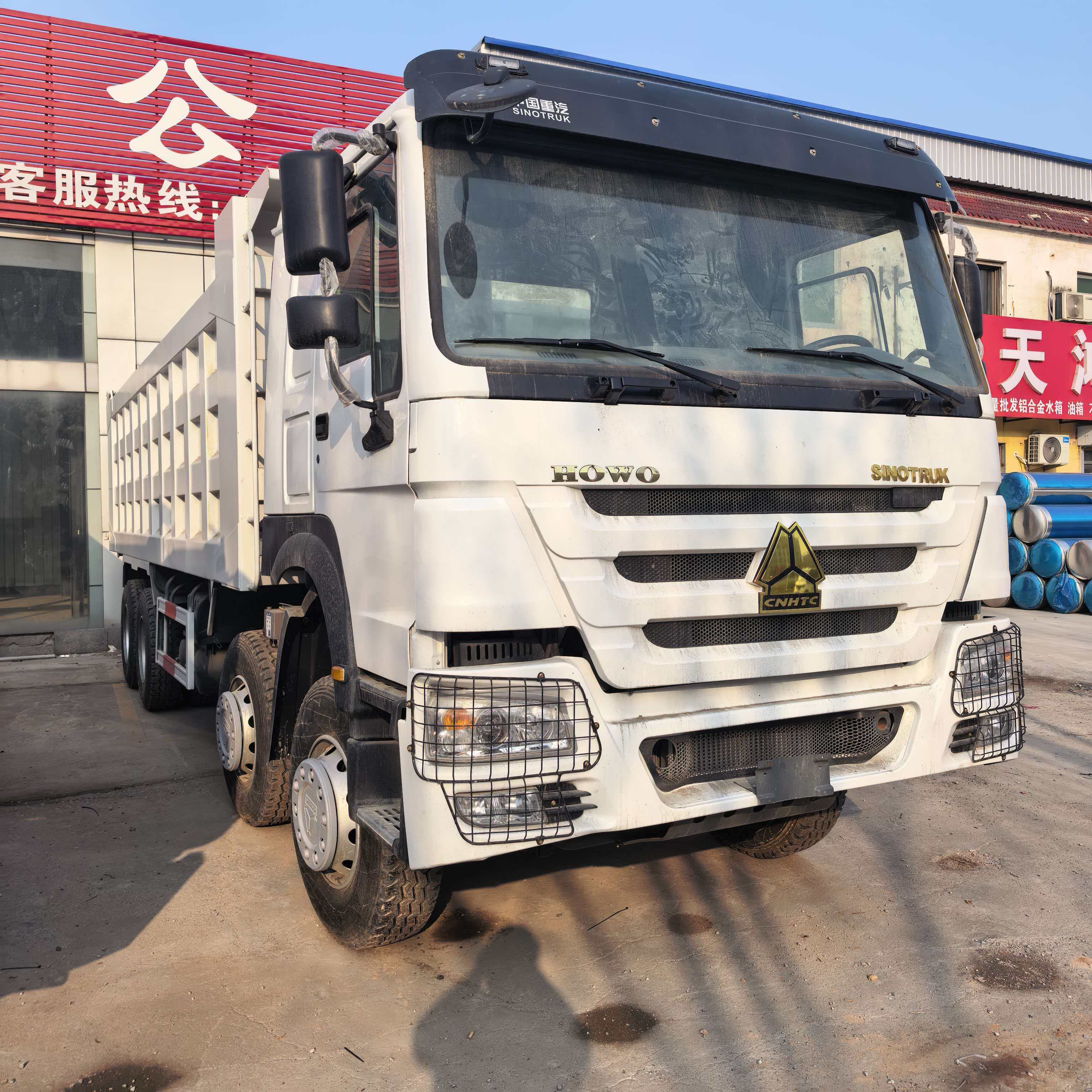 Export Howo 8X4 dump trucks