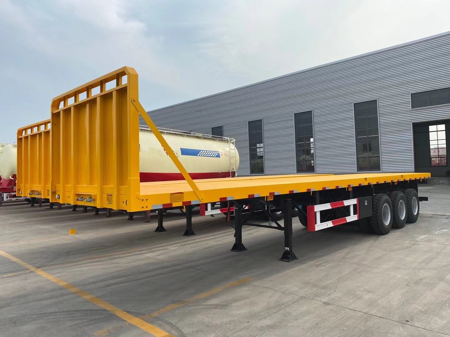 Container semi trailer
