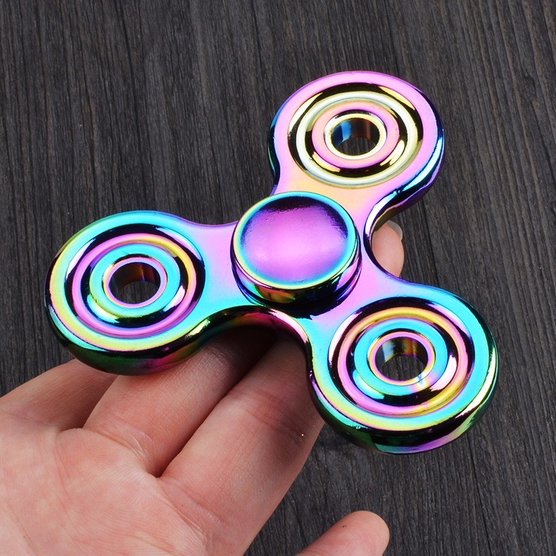 High Quality Zinc Alloy Rotary Toy Triangular Leaf Colorful Hand Spinner
