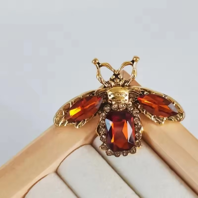 Wholesale Custom Vintage Red Gemstone Insect Lapel Pin for Wedding