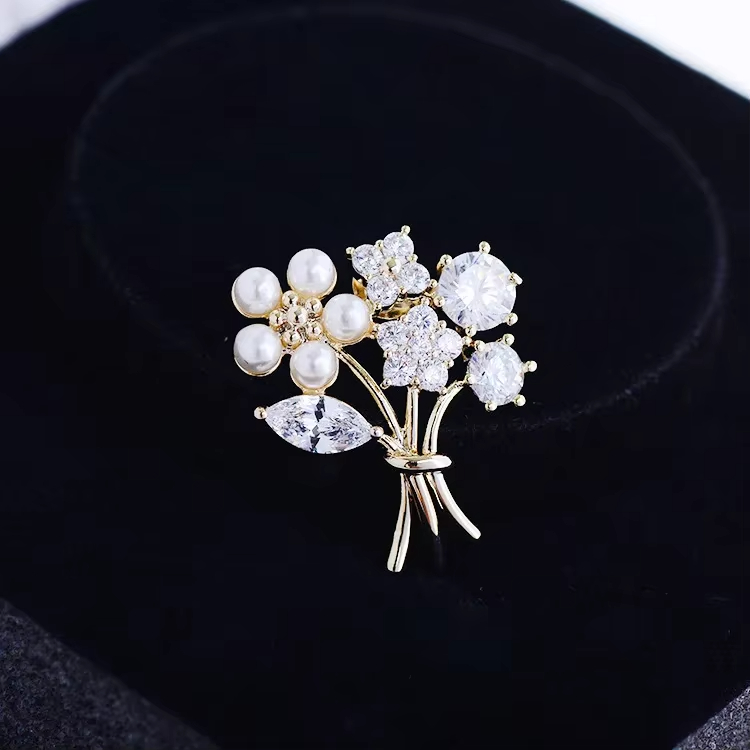 Fashion Pearl Diamond Flower Bouquet Brooches Pins Coat Suit Accessories