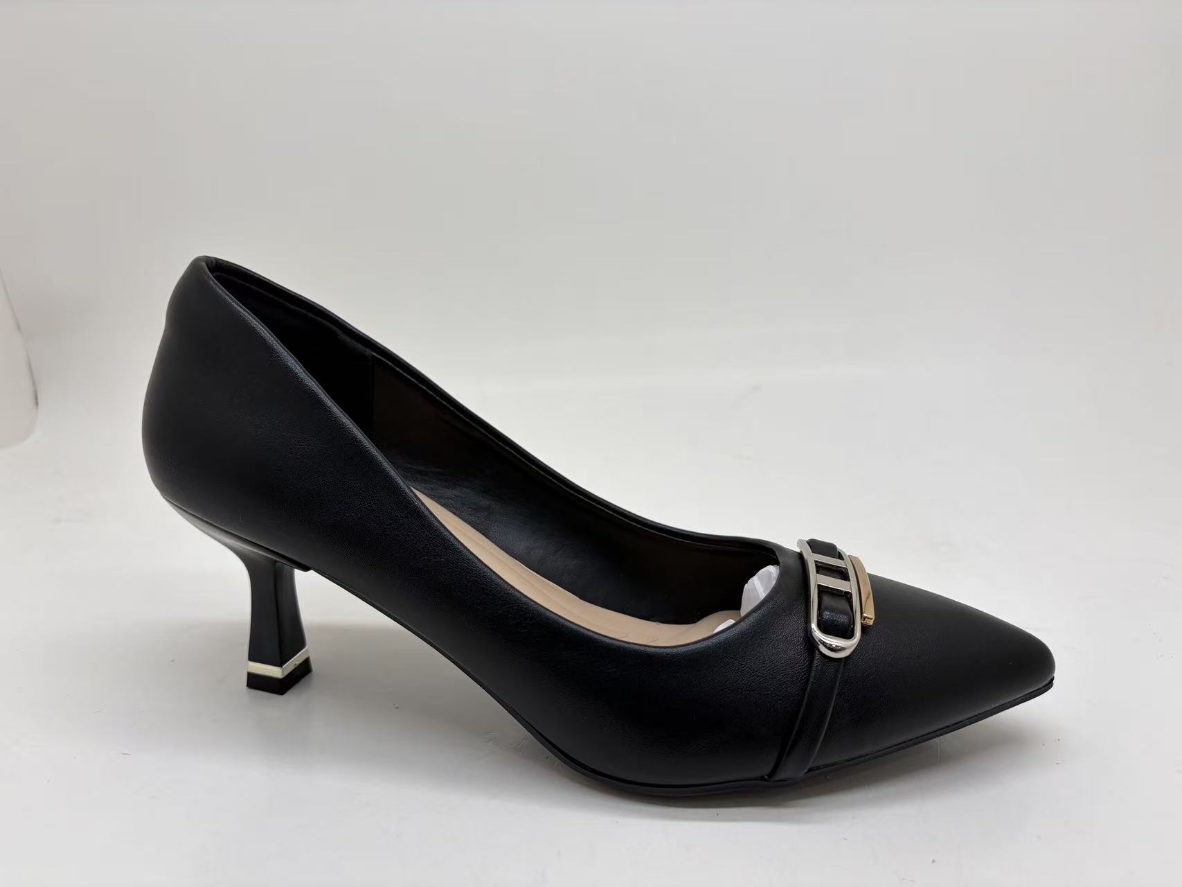 Heel shoes
