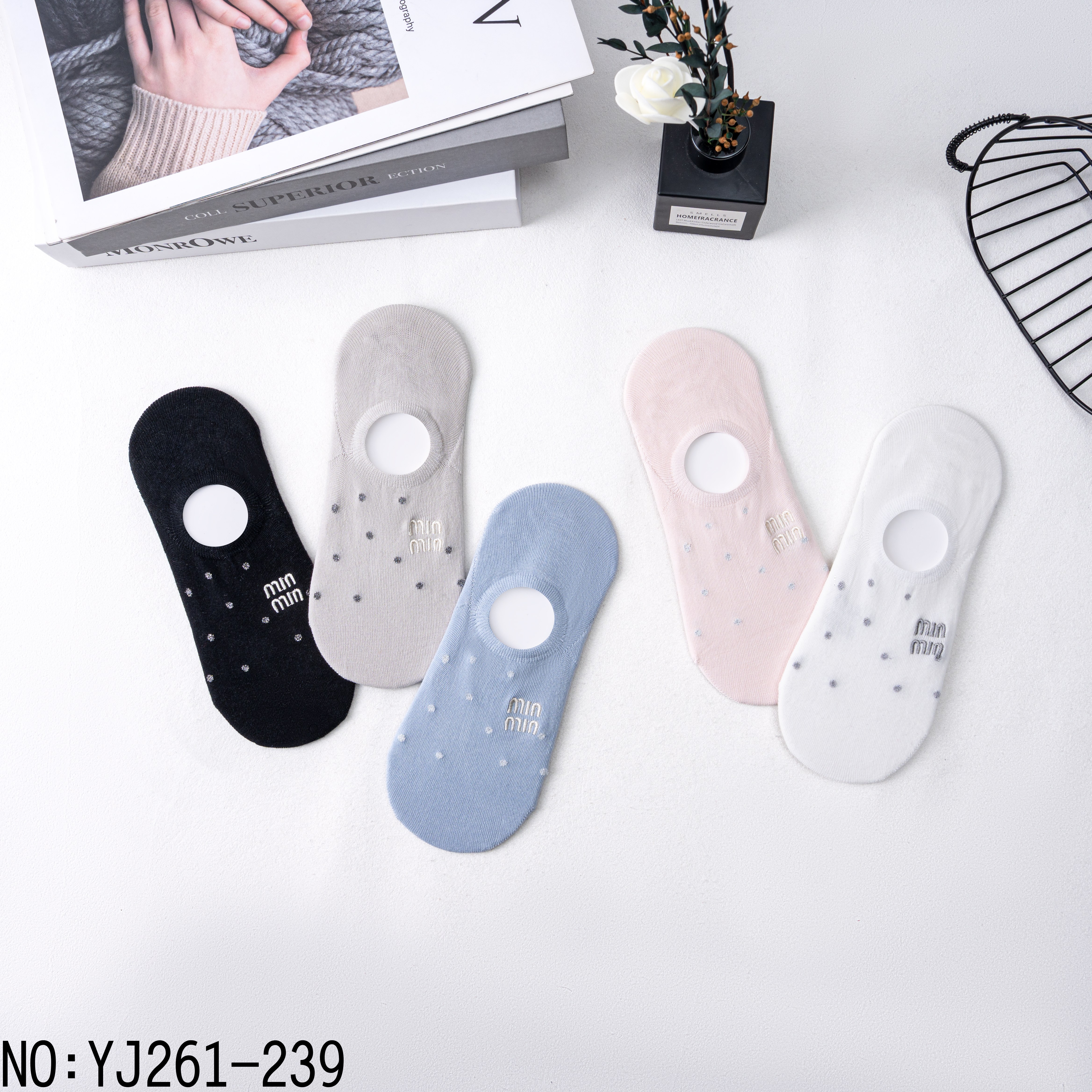 Women's embroidered invisible socks
