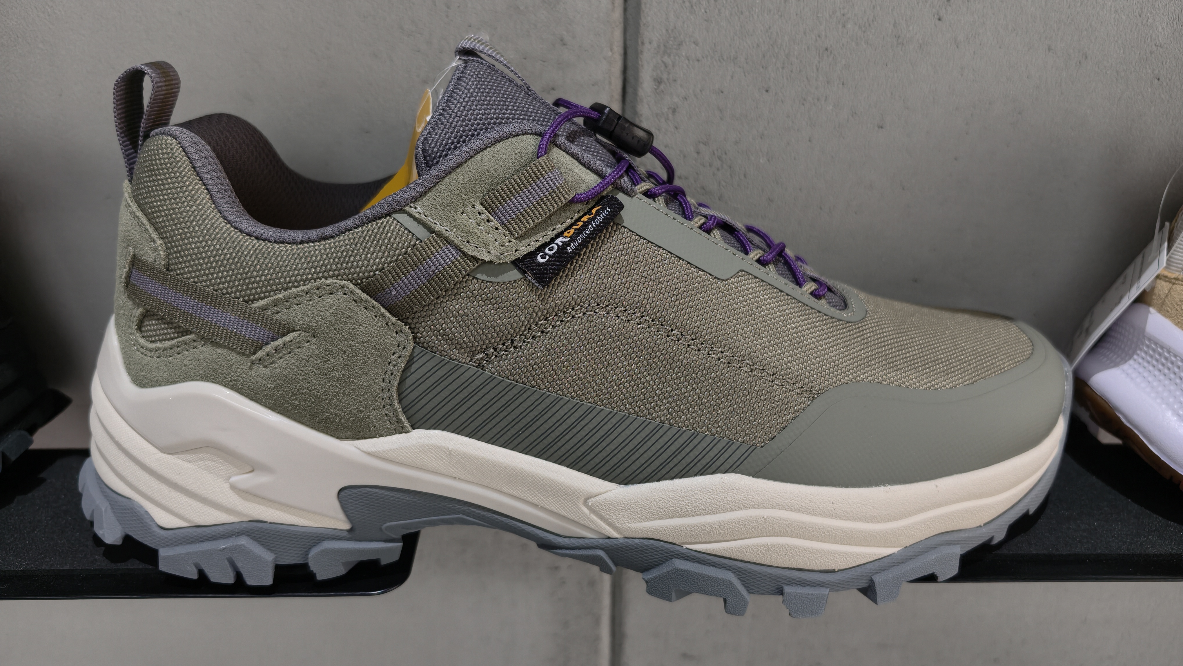Sport shoes