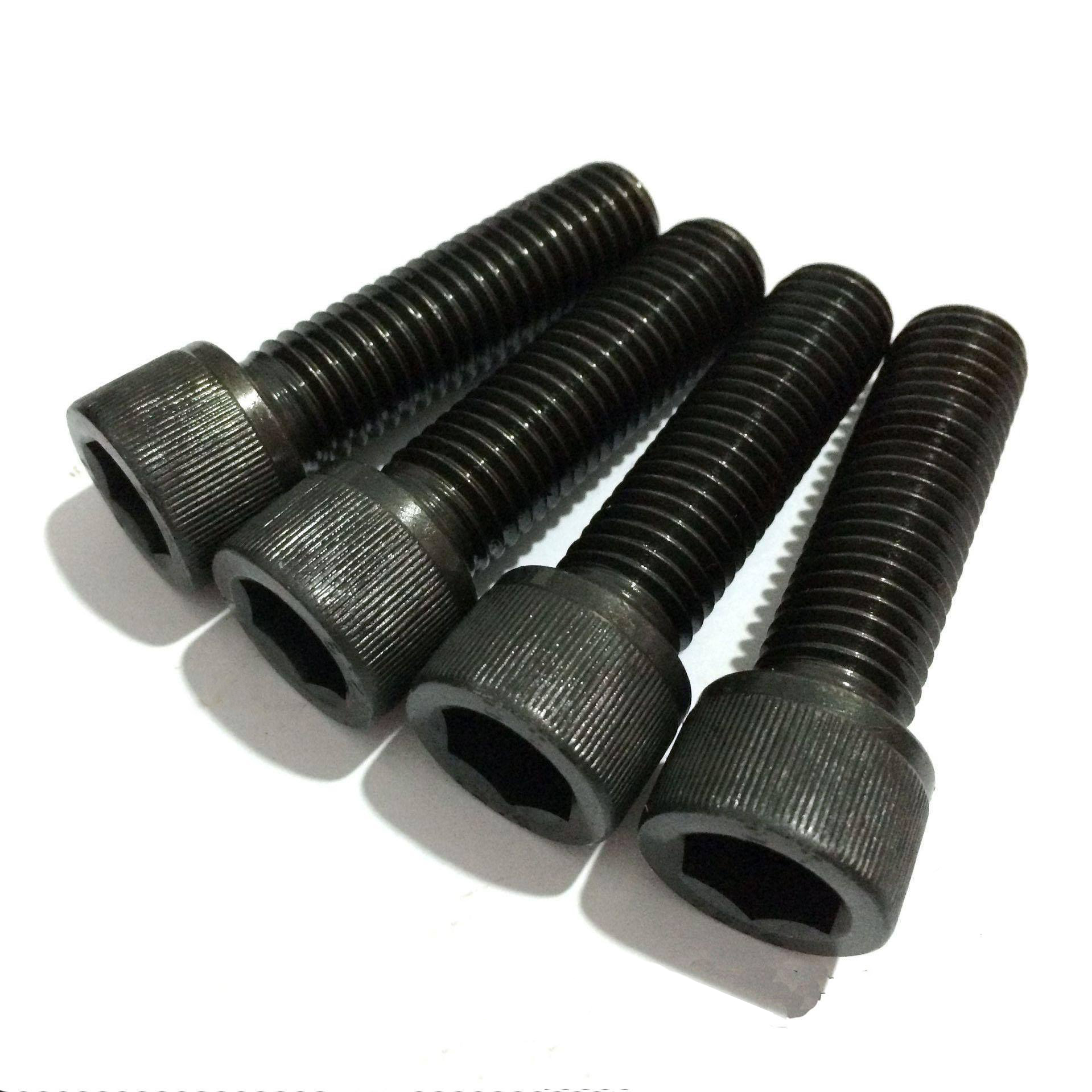 8.8 grade blackened short-shanked hexagonal bolt