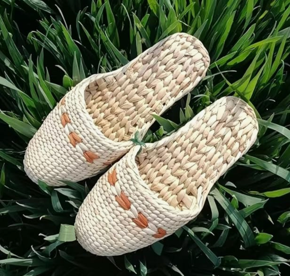 Straw Woven Slide Slippers - Handmade Rattan Flat Mules for Women Casual Indoor Outdoor Wear