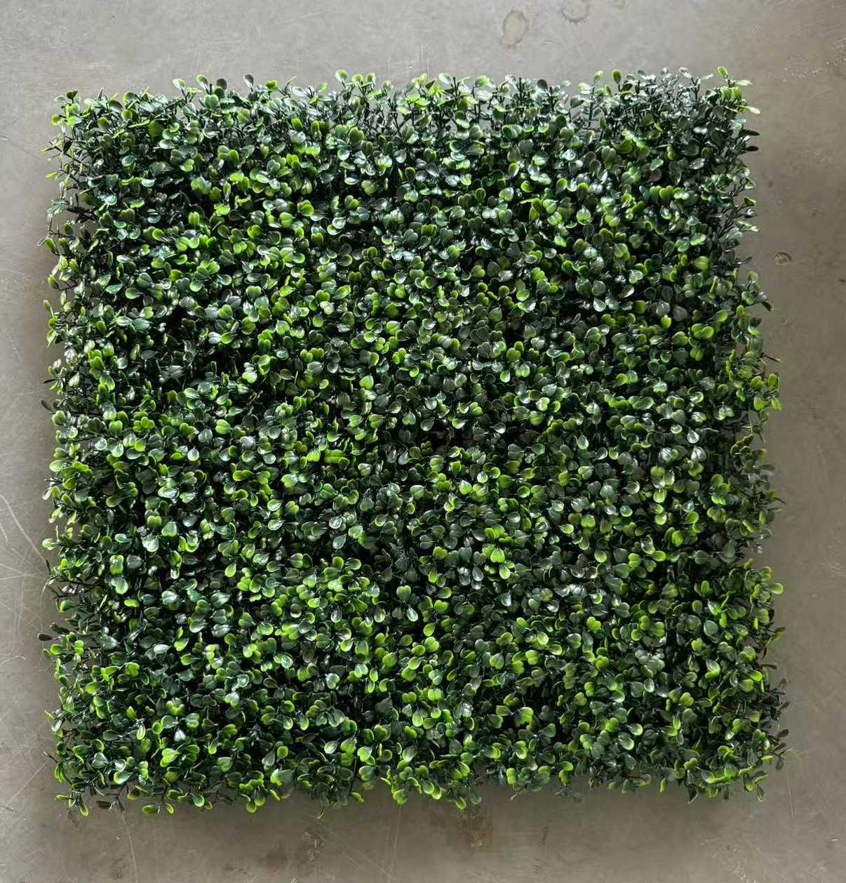 Artificial green wall