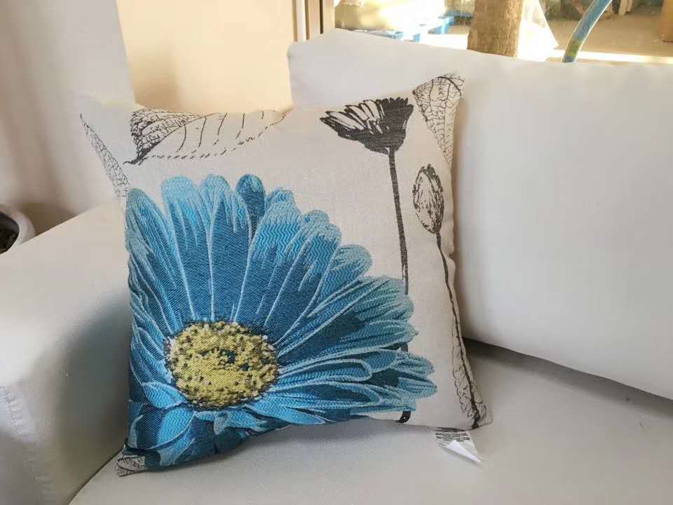 Cushion / Pillow