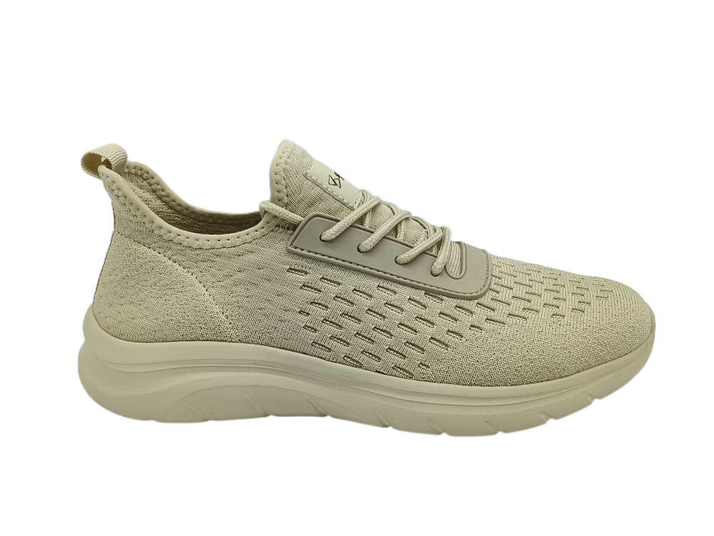 Sports shoes