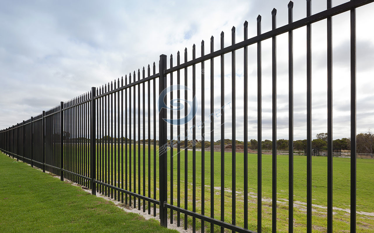 wire mesh fence