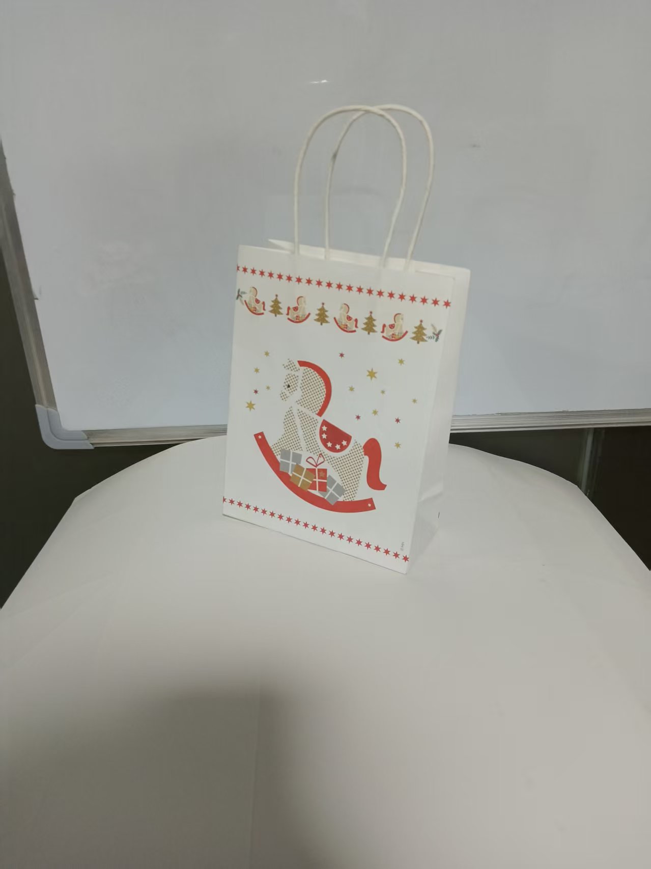 Christmas-themed gift bagChristmas-themed gift bag