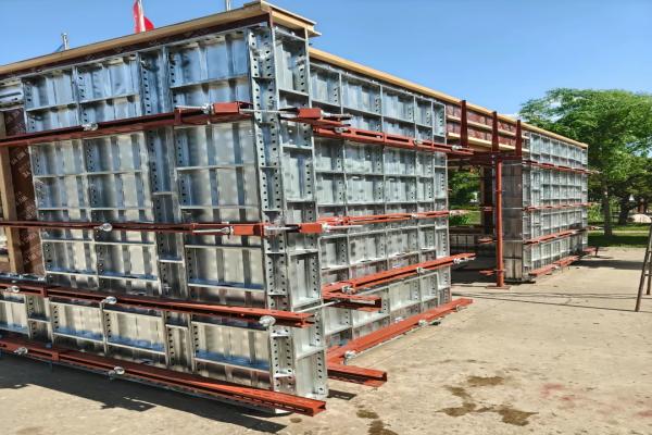 High-strength steel formwork (tie and clip system)
