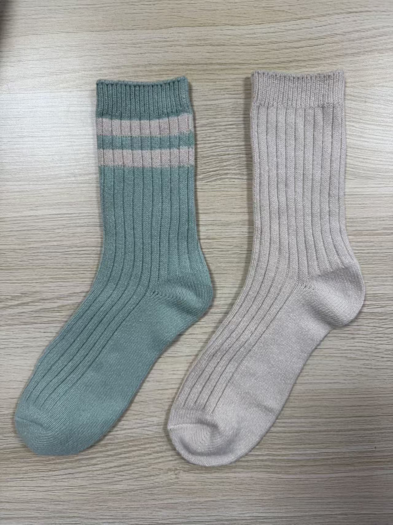 Mid-length socks for autumn and winter