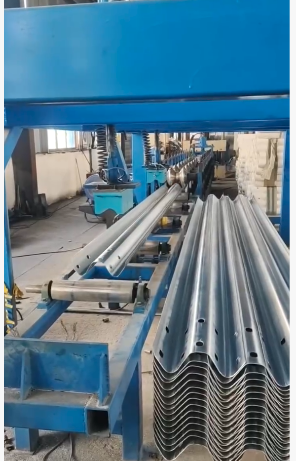 Guardrail plate forming and palletizing machine