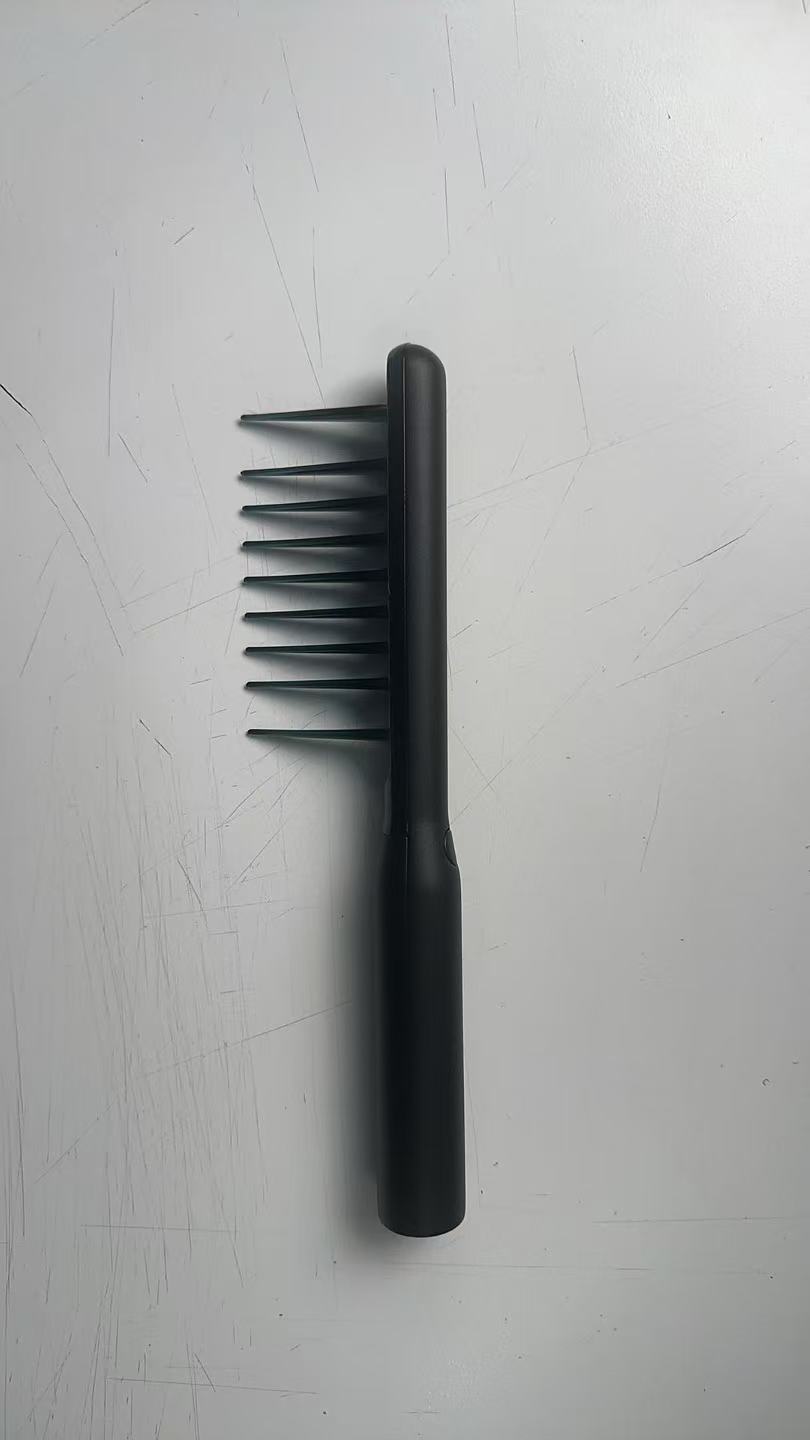 Ultraviolet pet comb black PP Used for grooming pets while providing a sterilizing function.