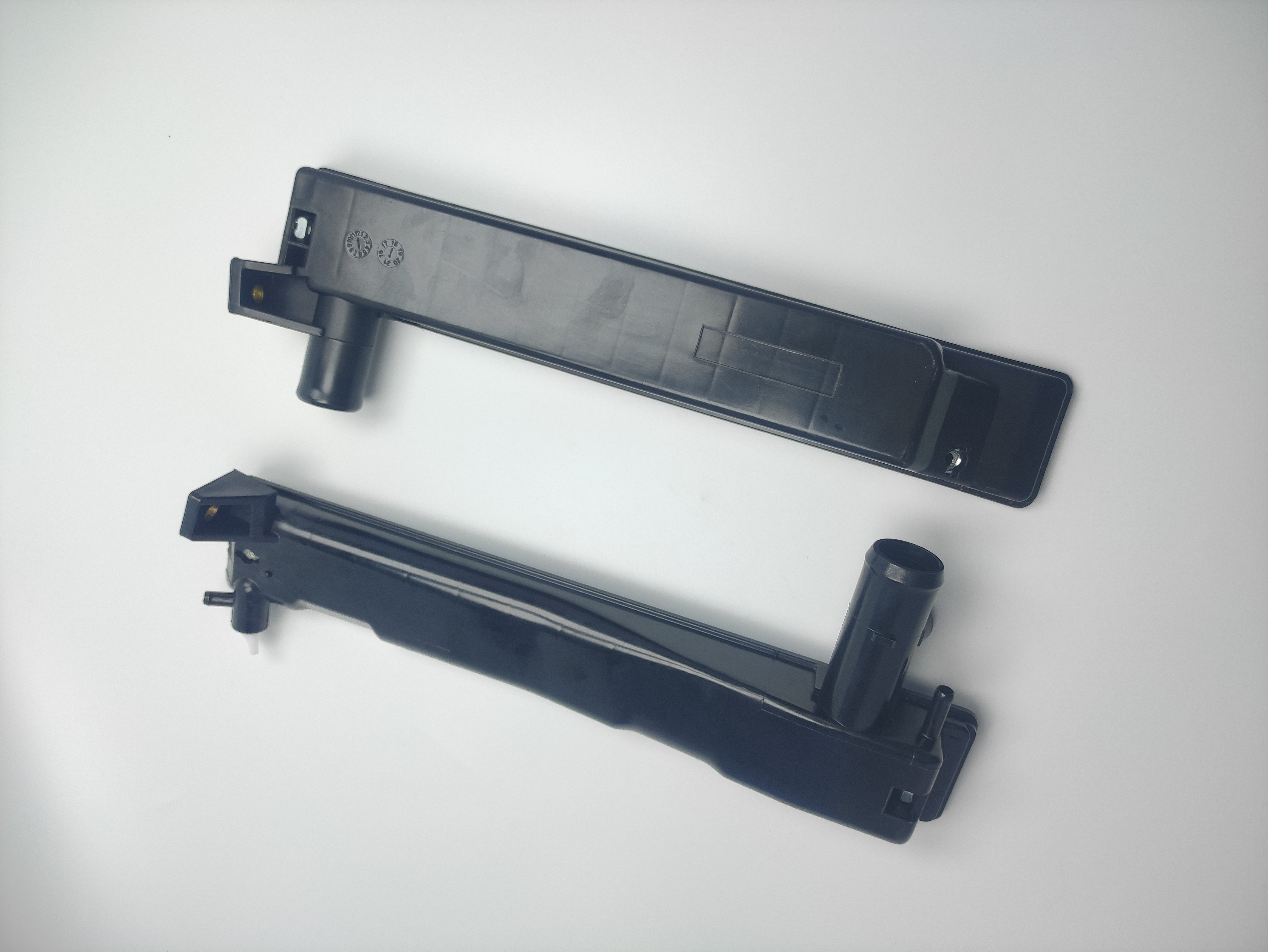 Radiator plastic tank