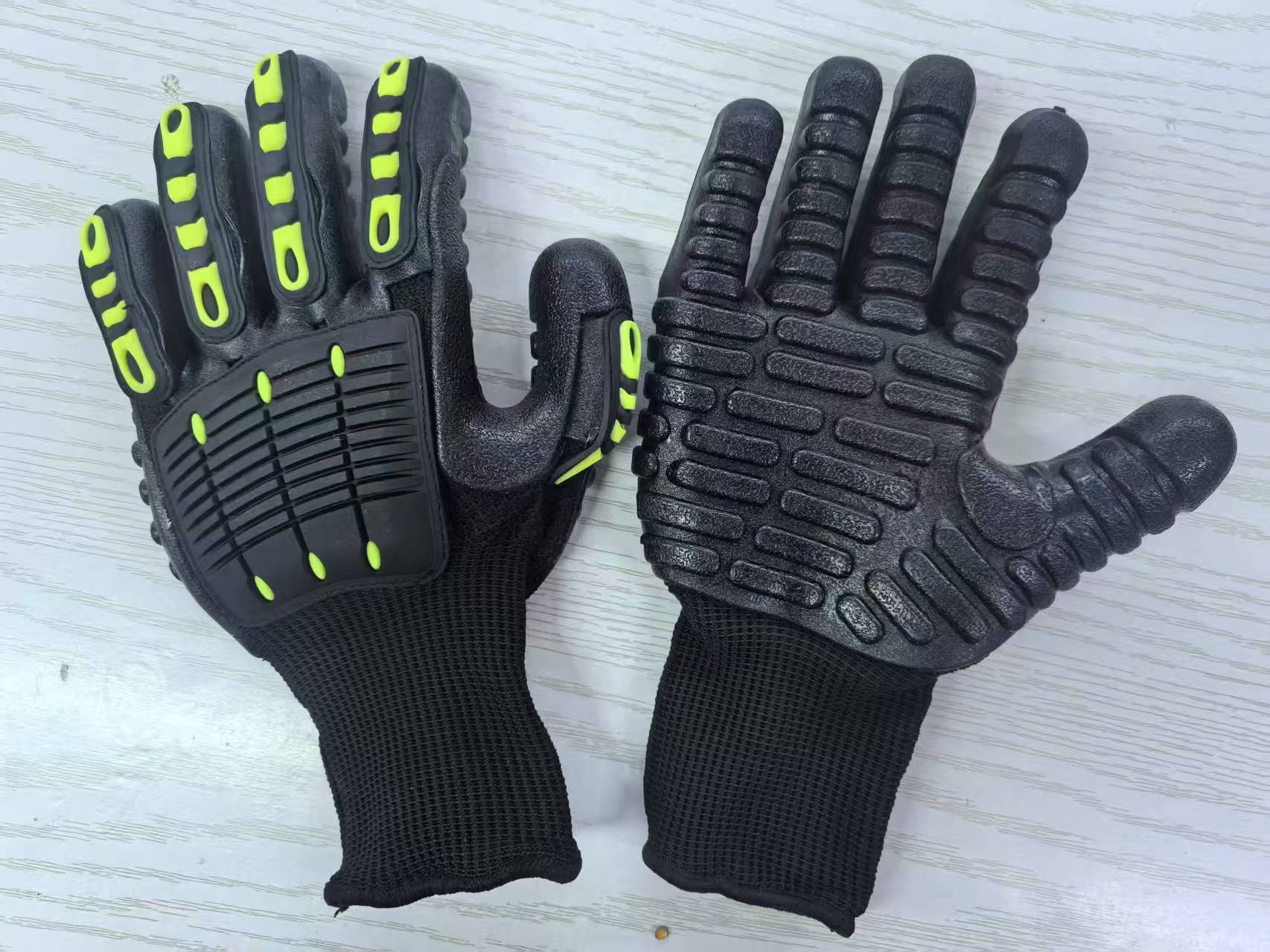 Shock-resistant gloves