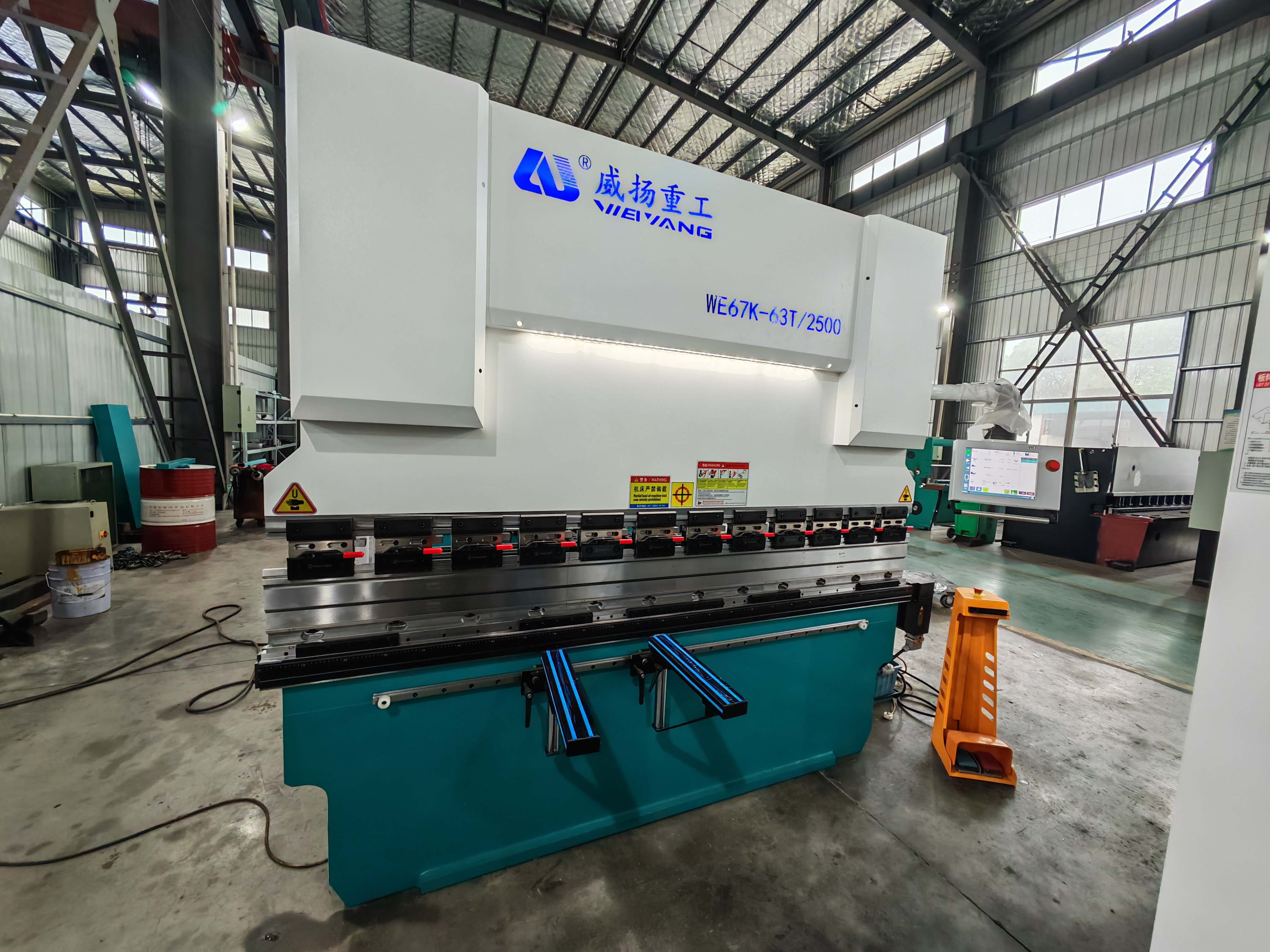 CNC PressBrake Machine