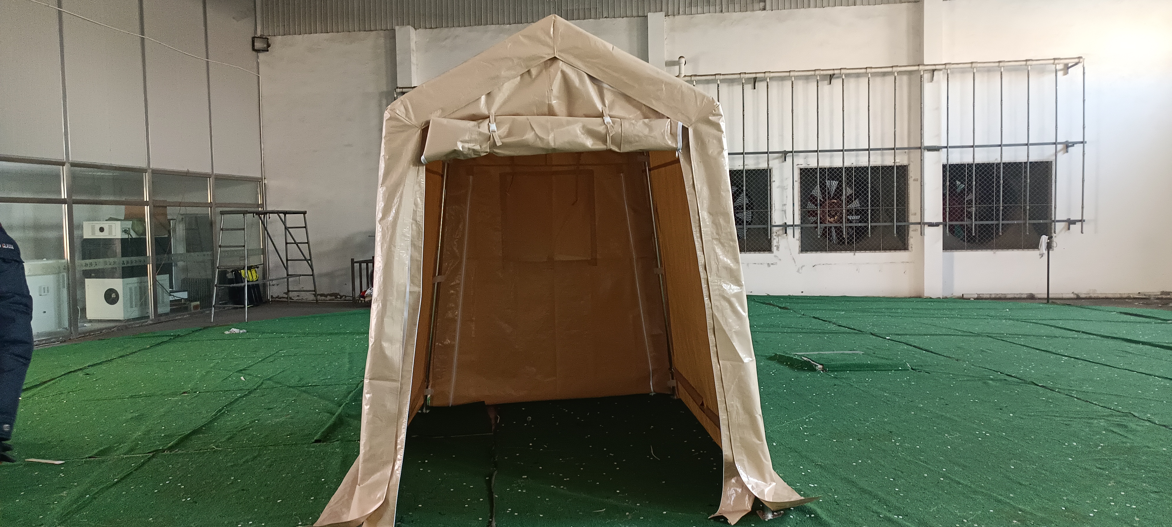 1.8x2.4m storage tent