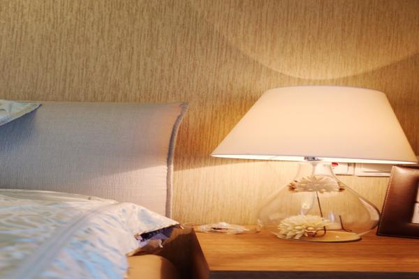 Decorative table lamp
