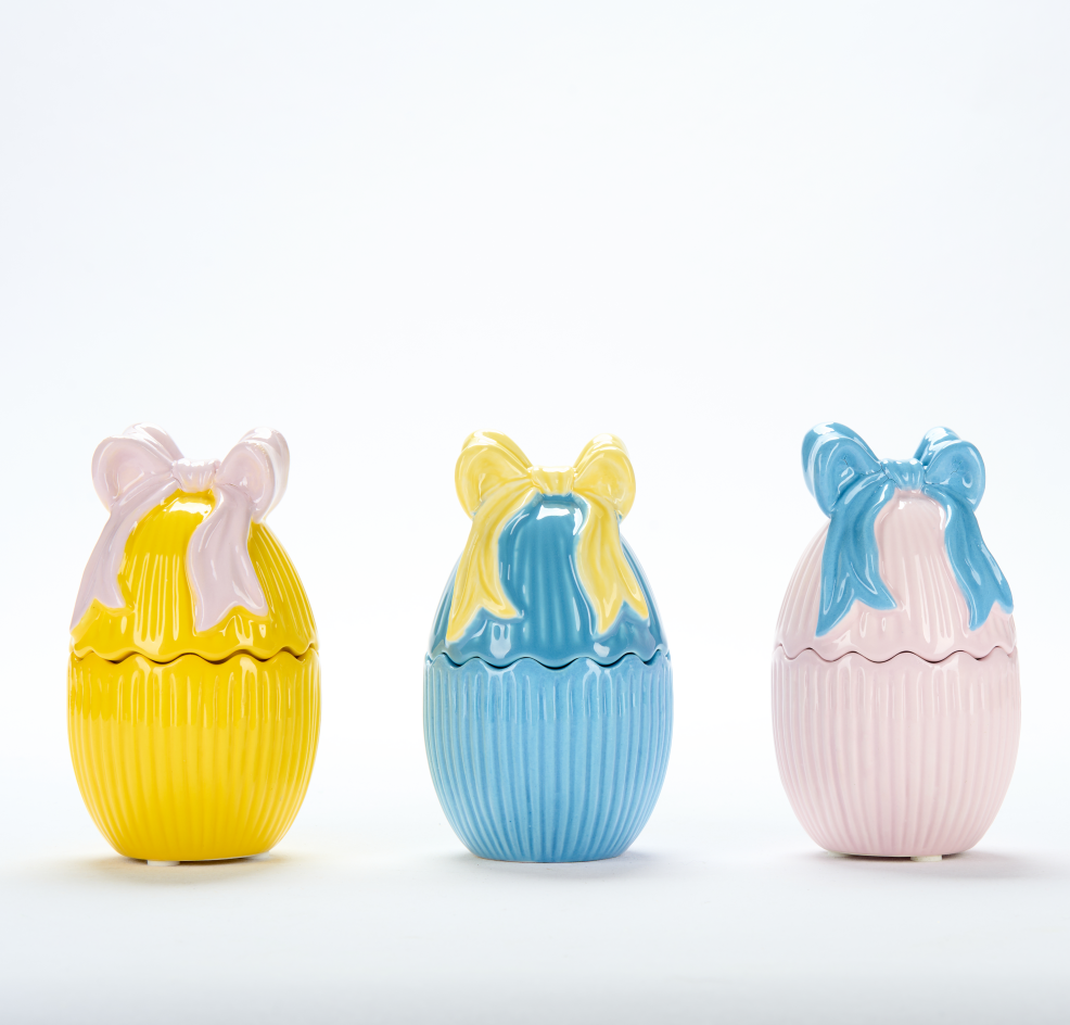 Egg-shaped ceramic scented candle
