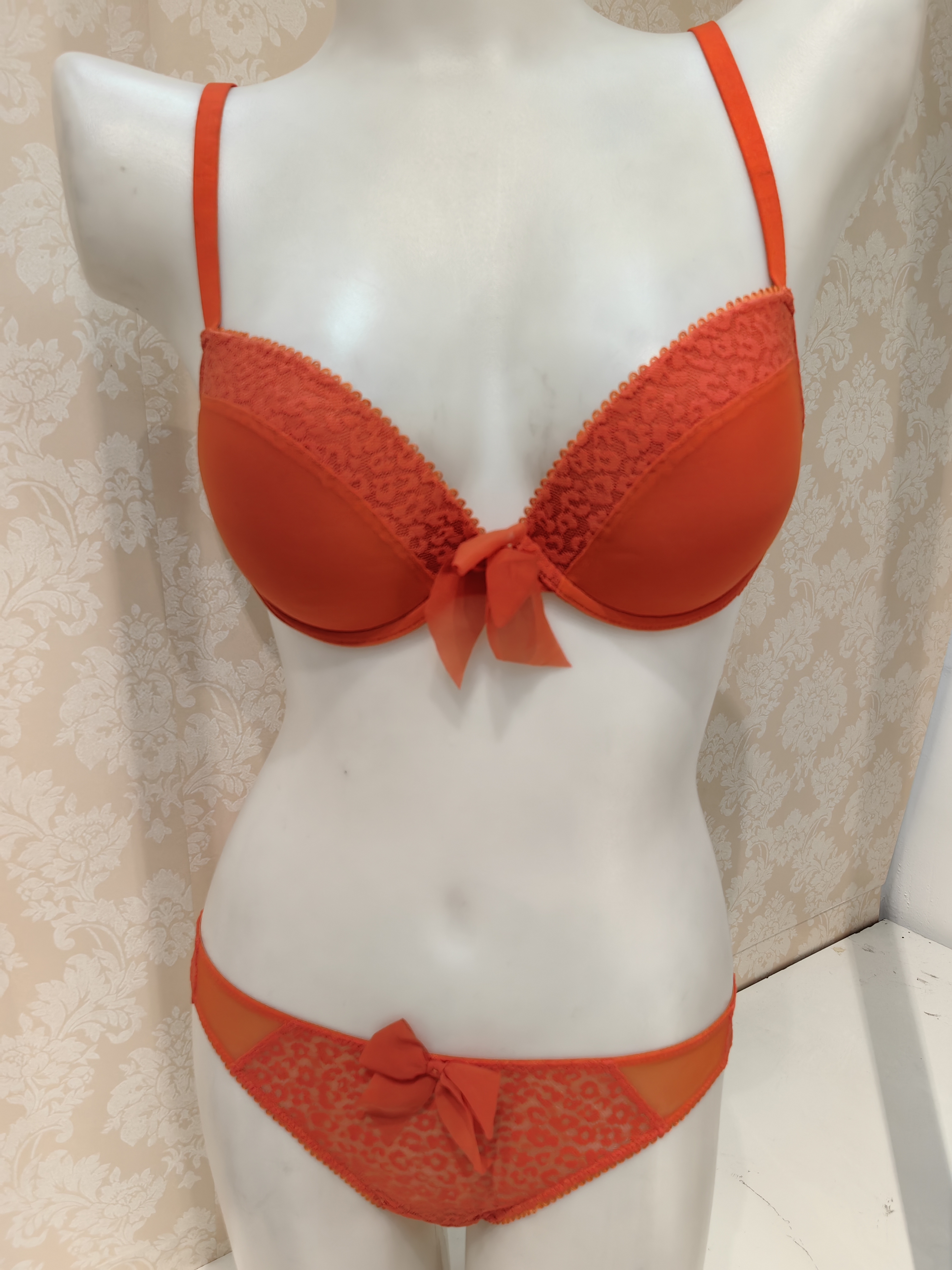 Simple lace bra brazilian set