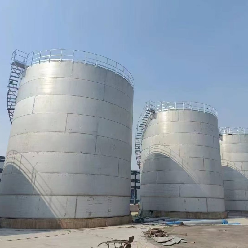 Heavy-Duty Vertical Steel Storage Tanks for Industrial Applications