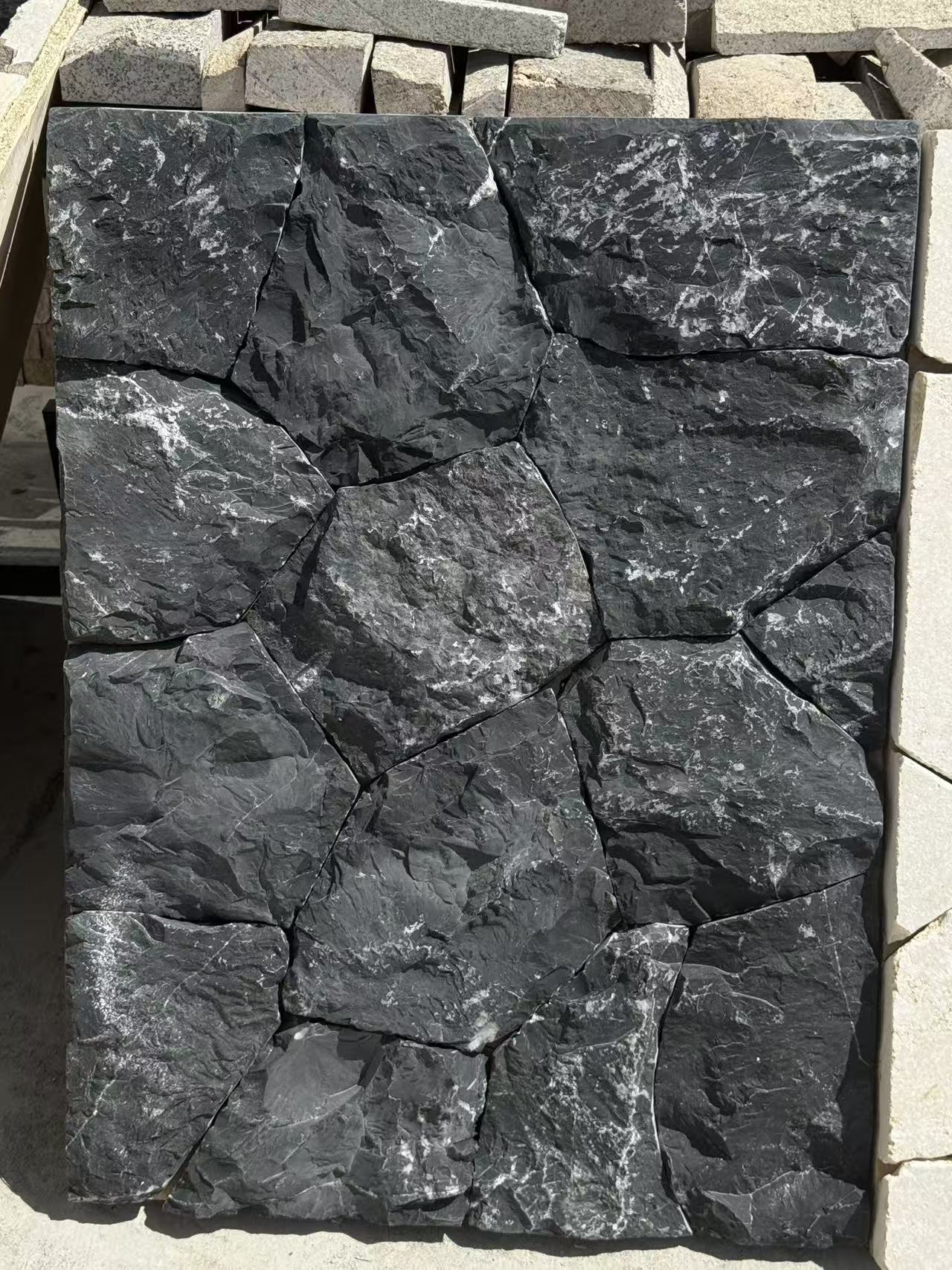 Black wallstone