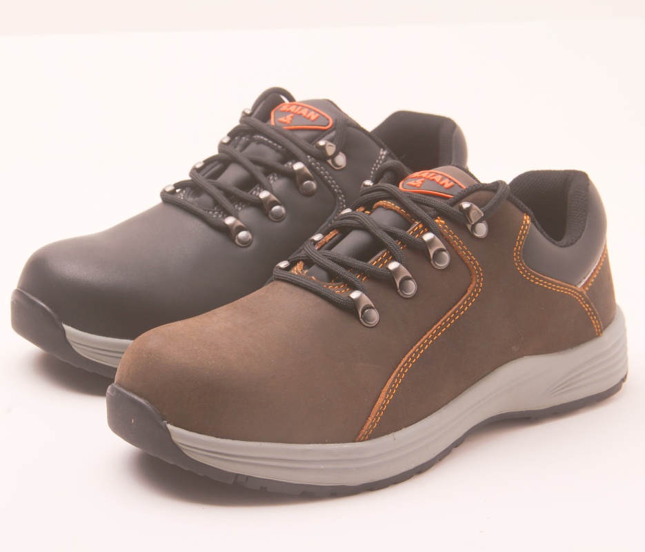 Anti-smash anti-puncture ant-static durable safety shoes