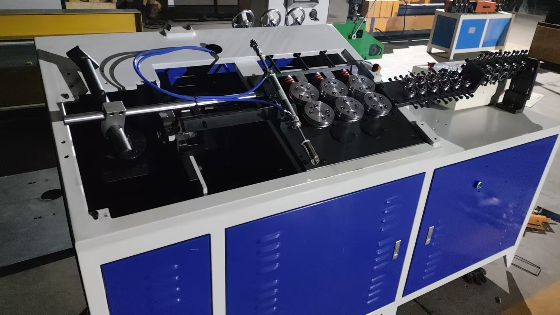 2D wire bending machine
