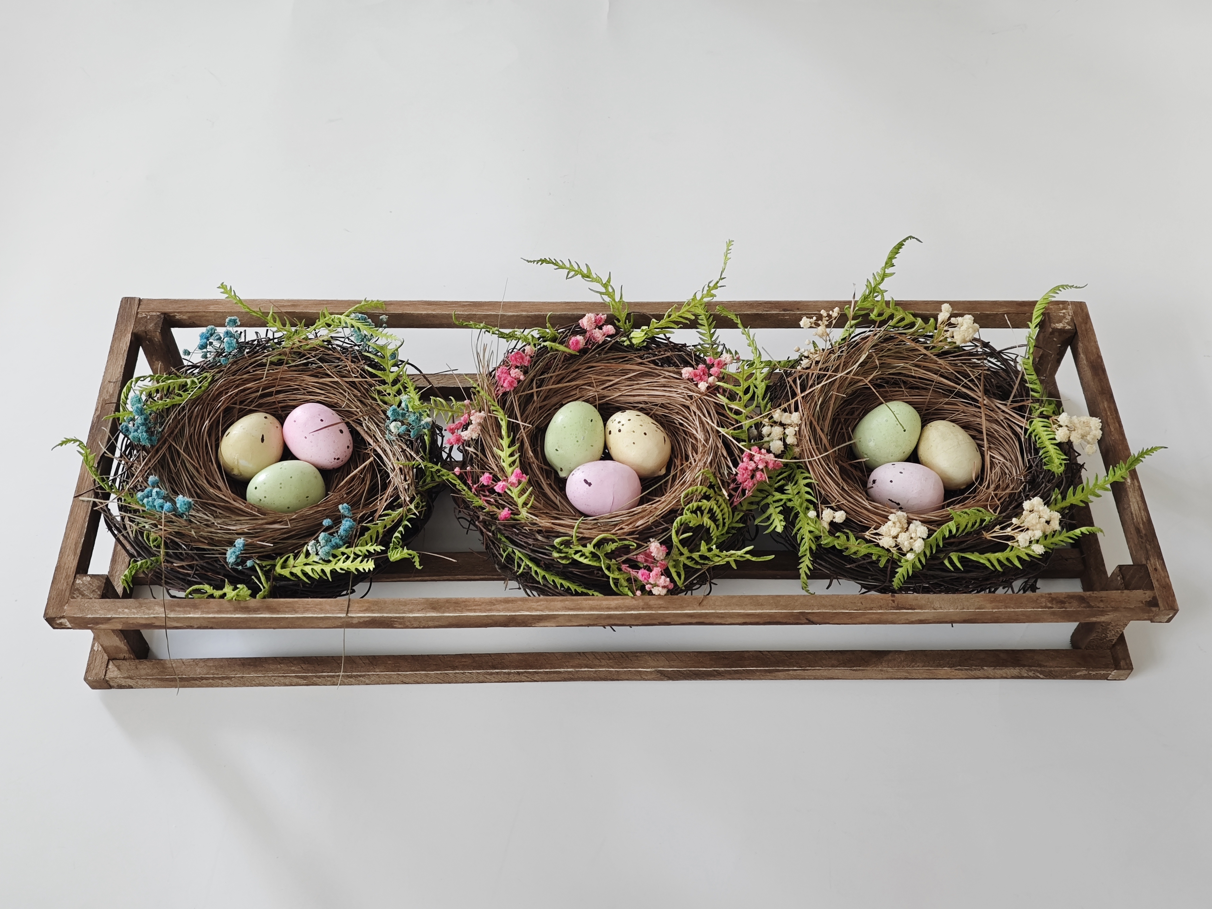Wooden frame bird's nest decoration