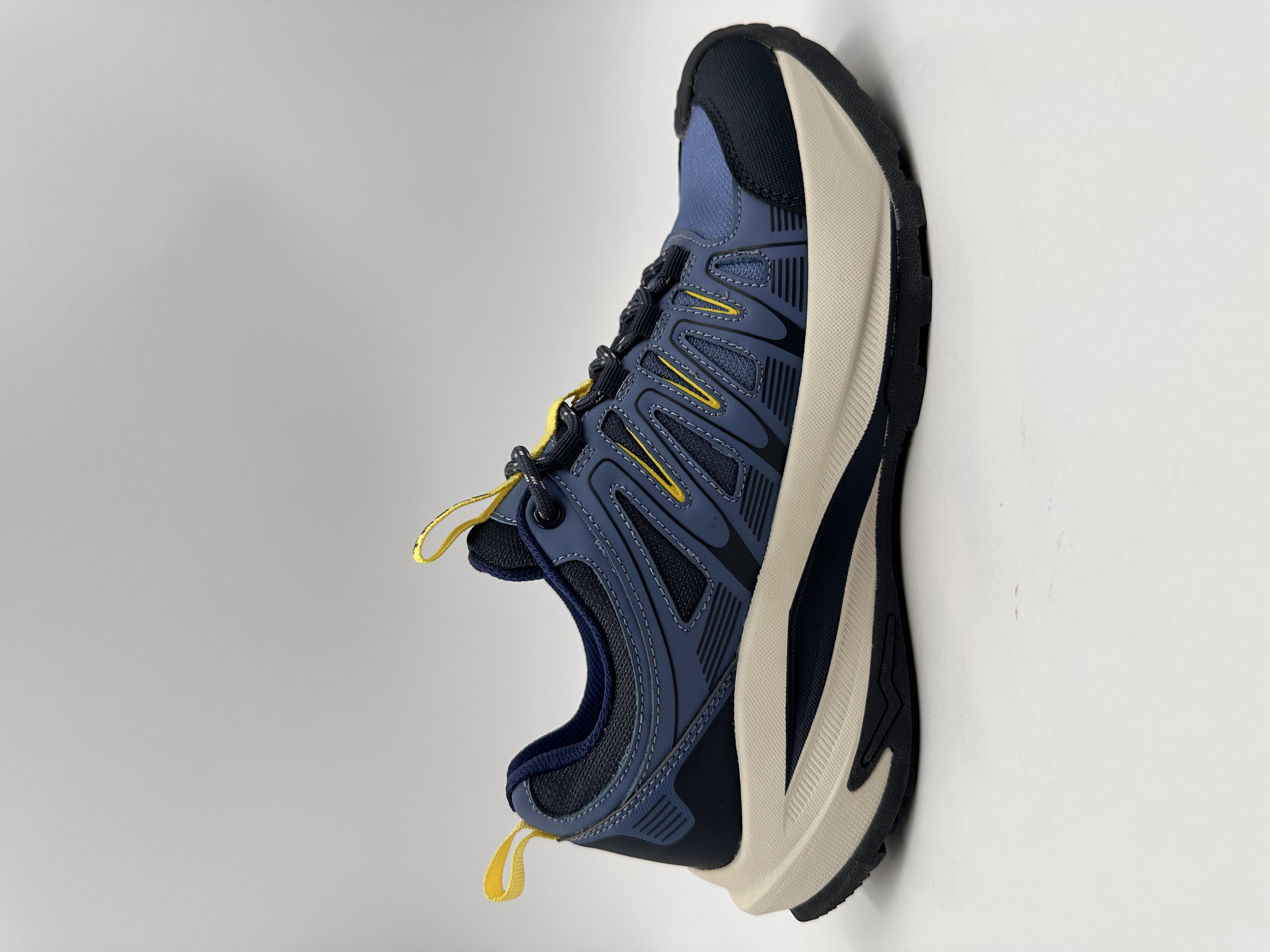 Outdoor shoes