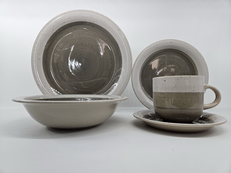 NEW 30pcs Stonewqare Handpainted Dinner Set With Golden Rim