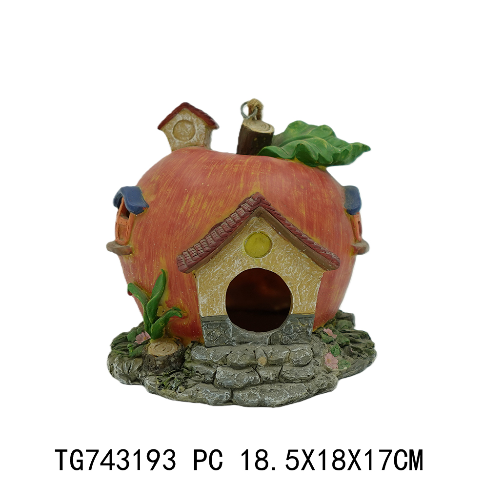 Polyresin garden decor
