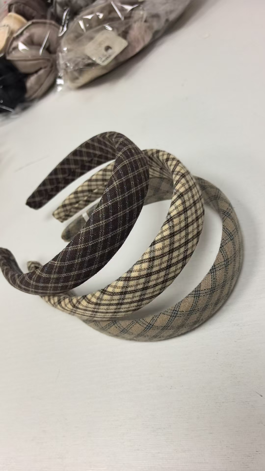 College-style patterned sponge hairband