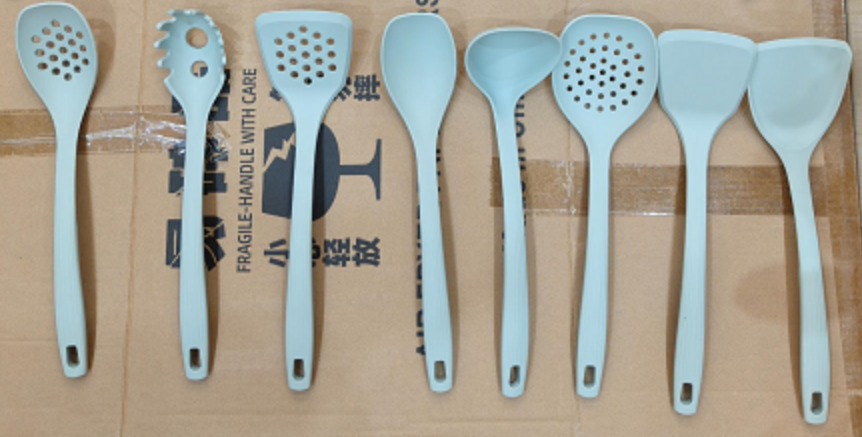 8-piece kitchenware set