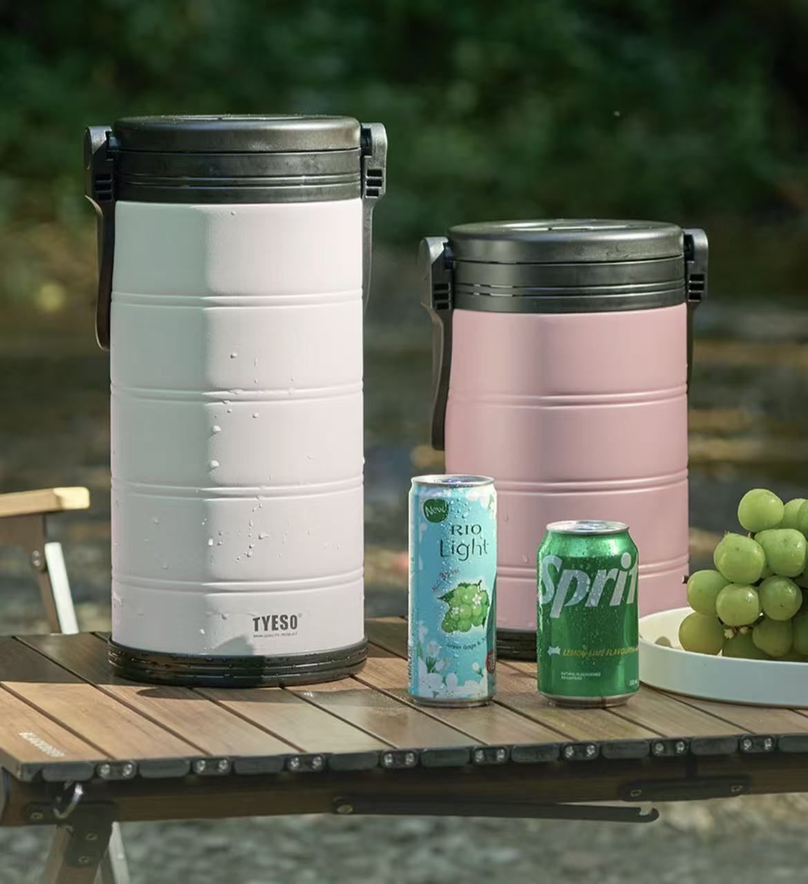 Large capacity hand-held ice bucket