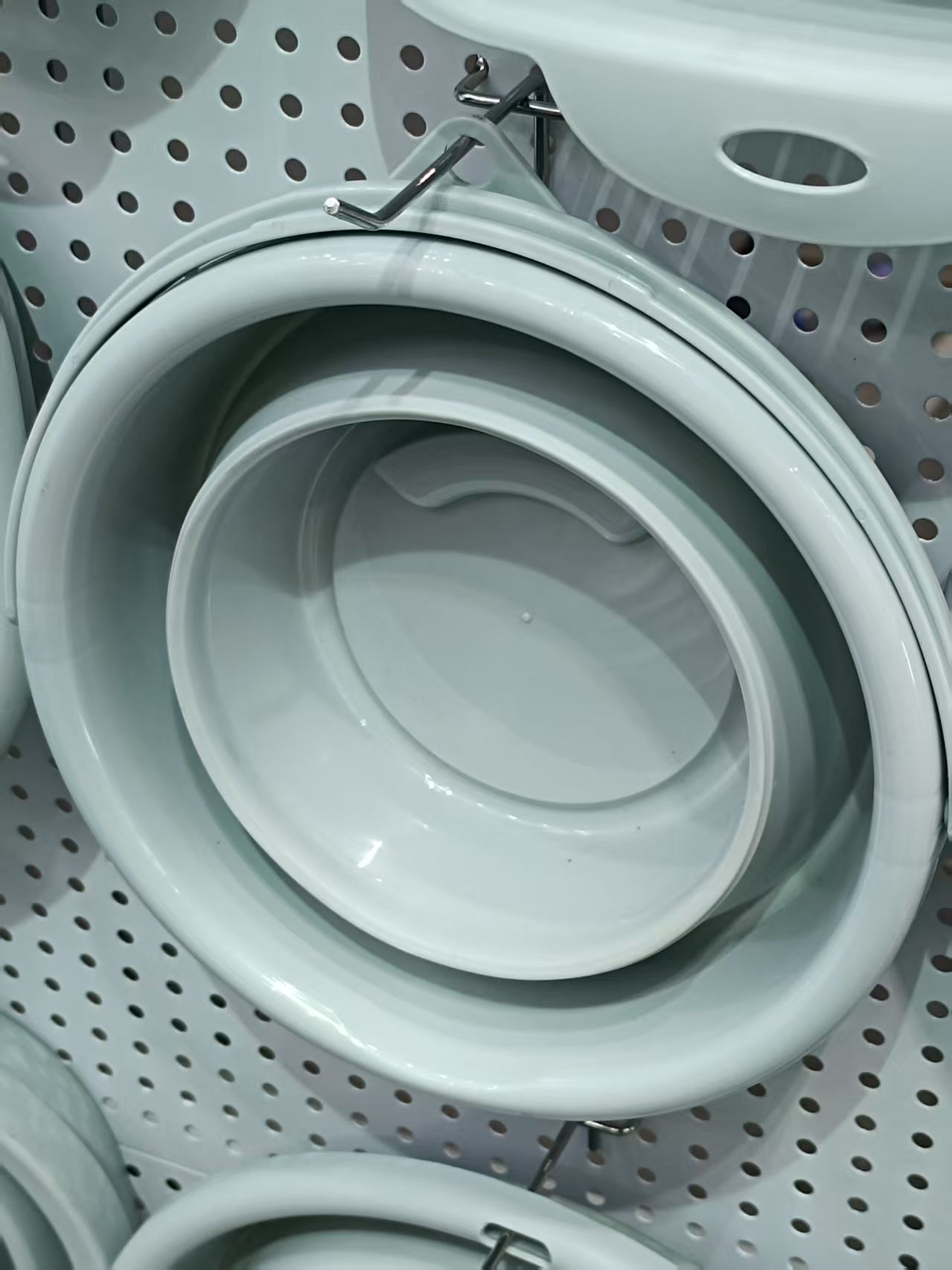 Folding plastic soft water basin