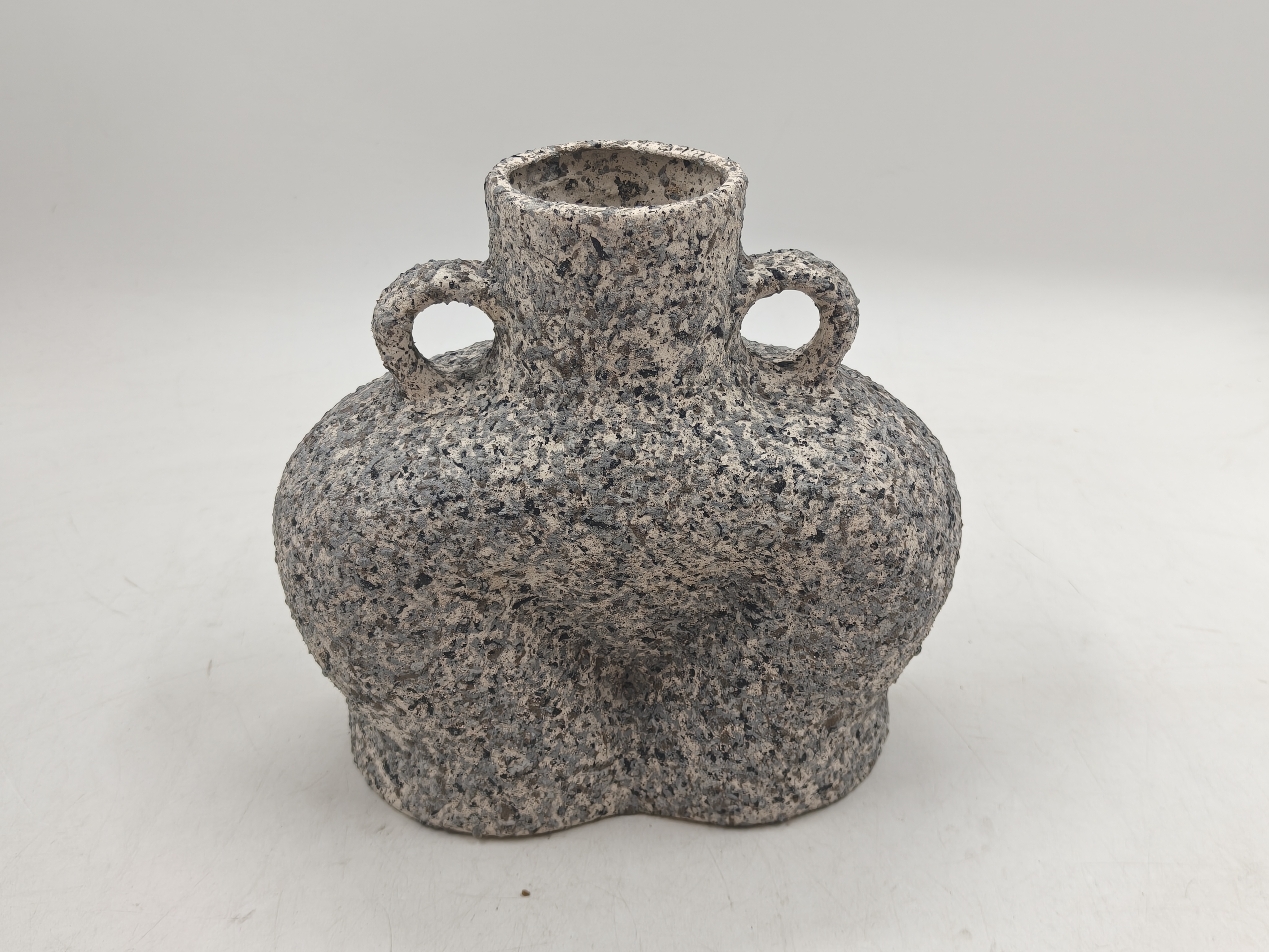GRS Recycled paper mache paper pulp vase