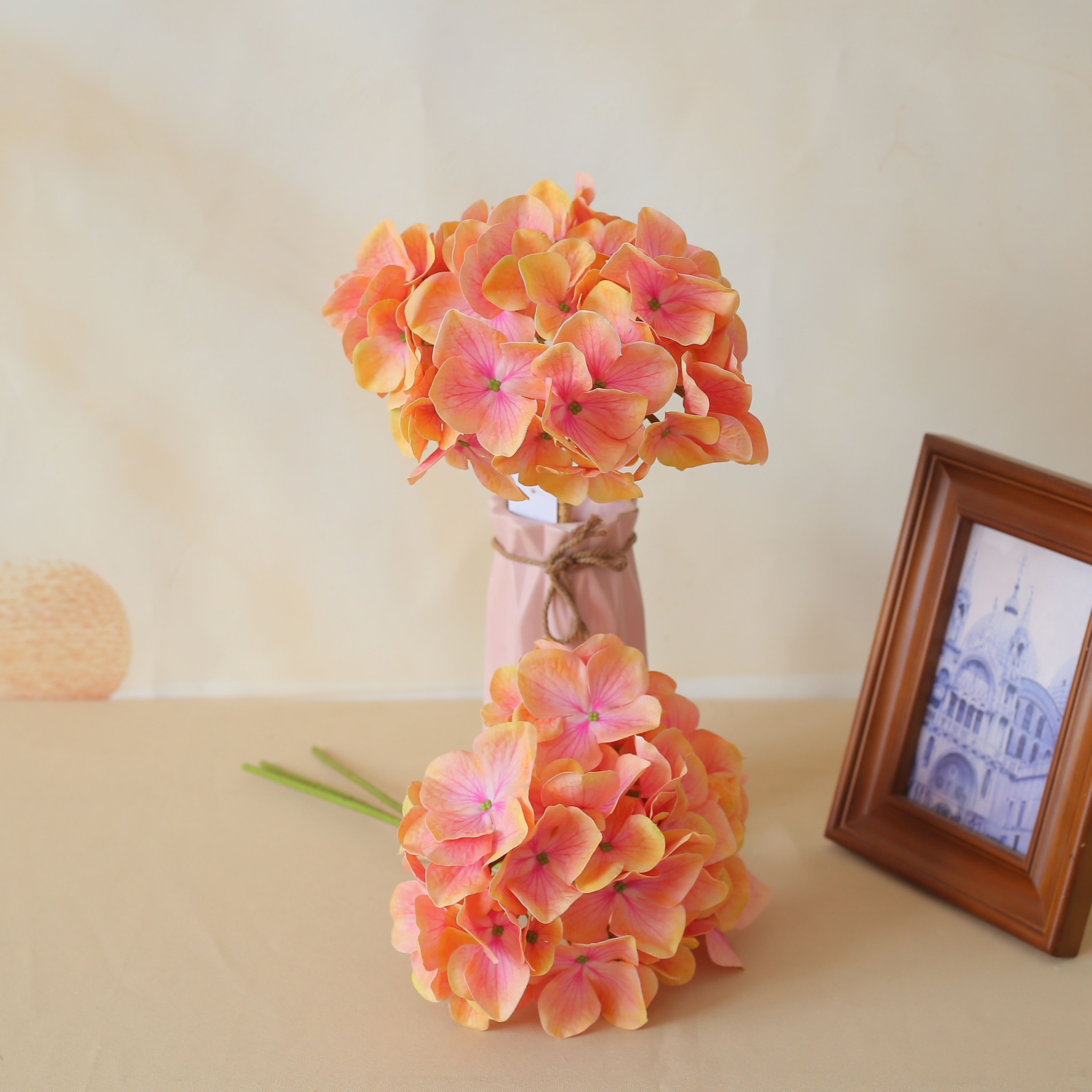 Three-headed film hydrangea bouquet