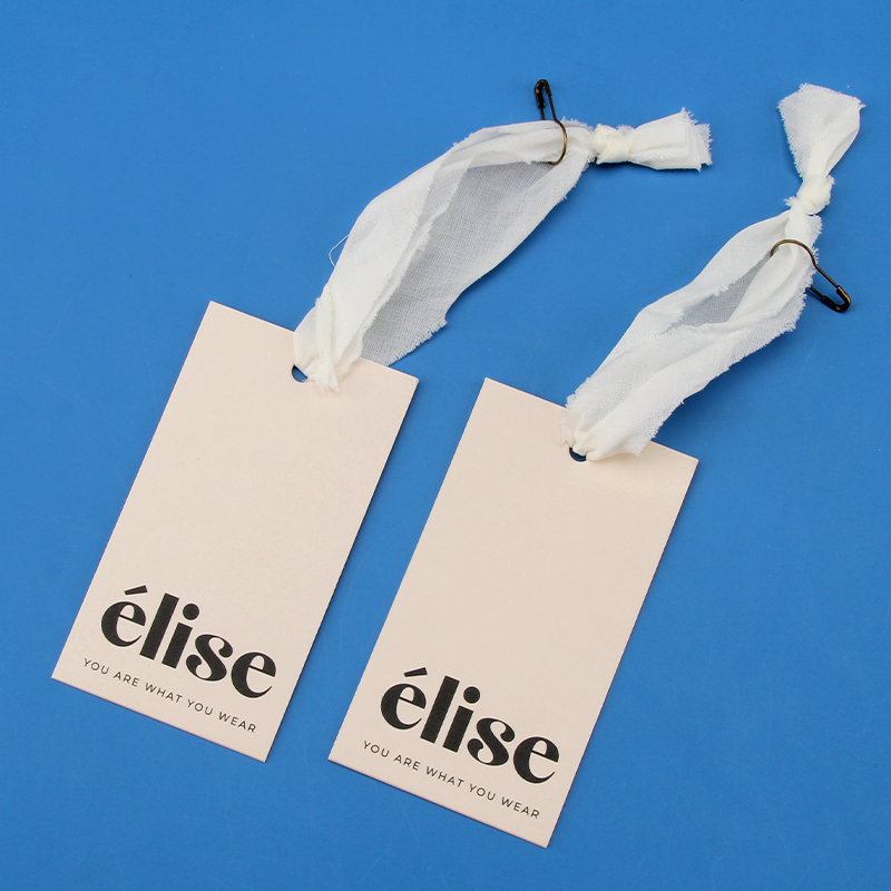 Simple and elegant off-white tag hangtag for women's clothing